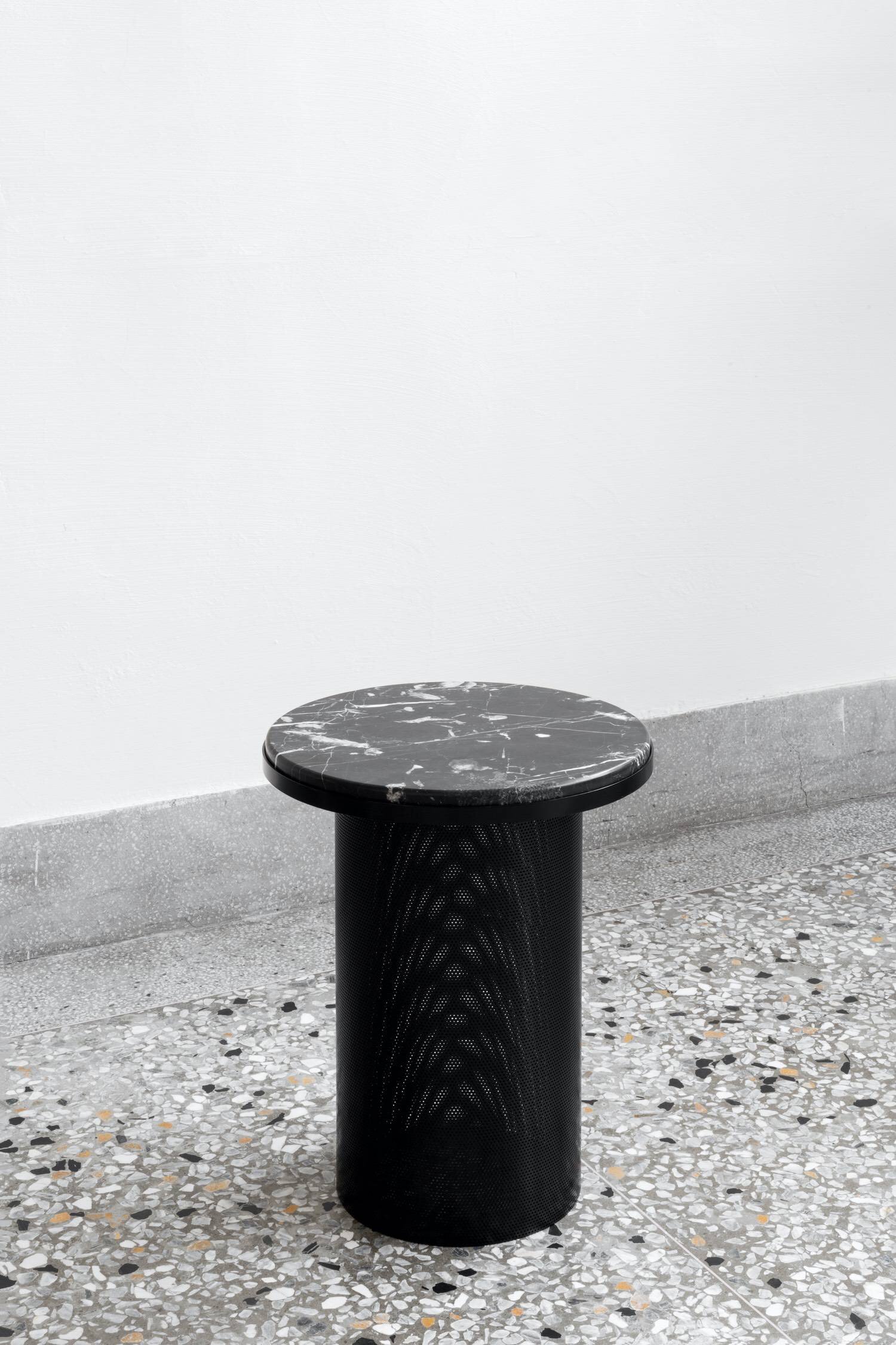 Pedestal black 02.jpg
