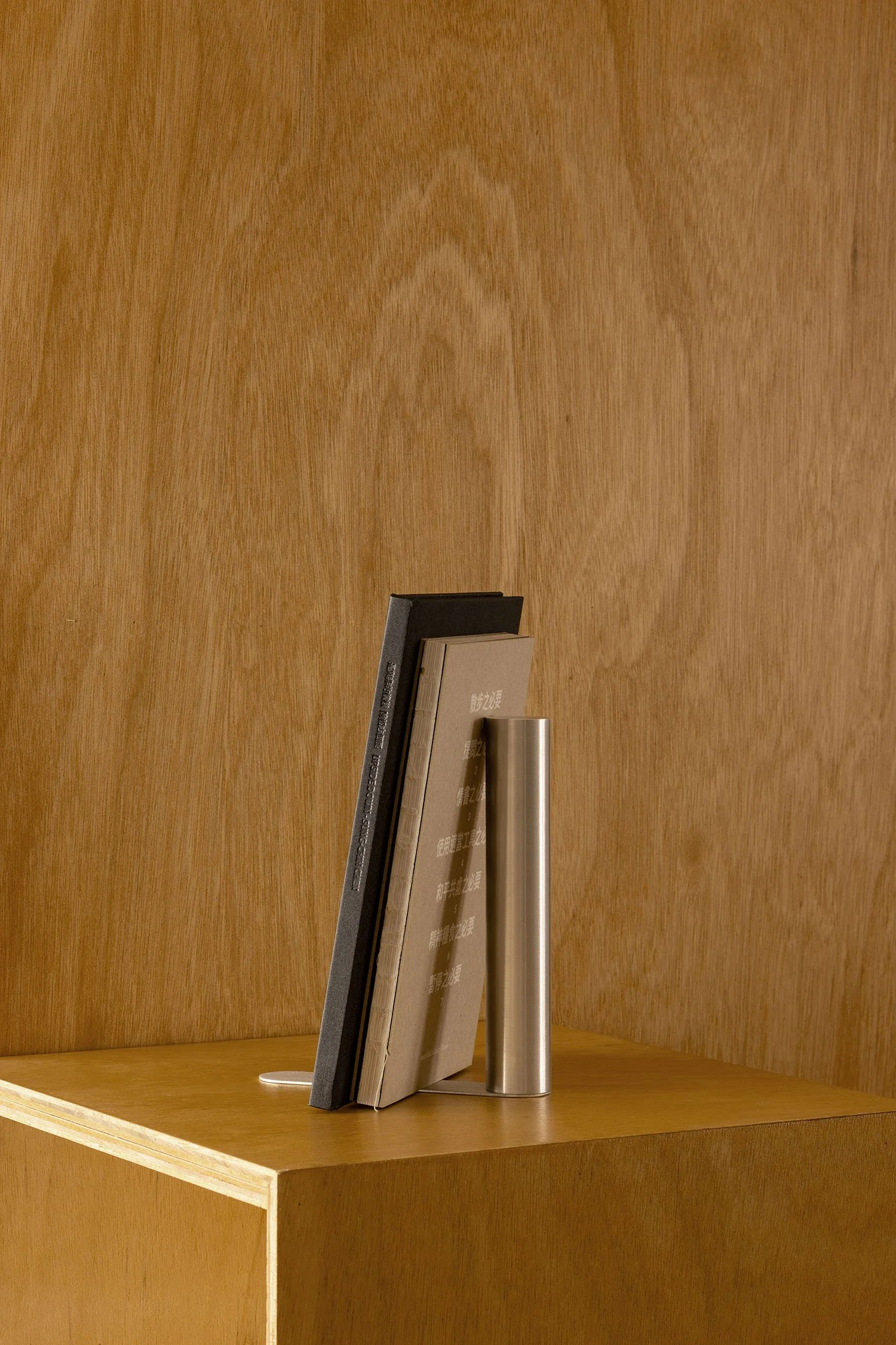 Slim Bookend aluminium ©Esaila-5175.jpg