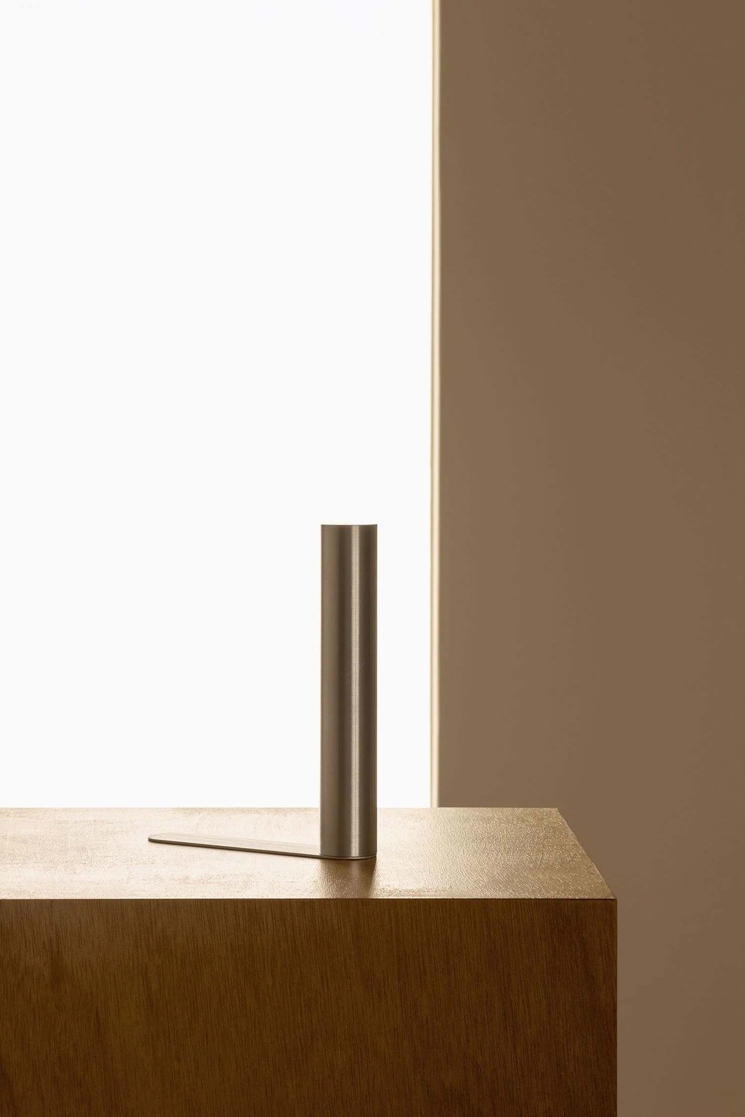Slim Bookend aluminium ©Esaila-5167.jpg
