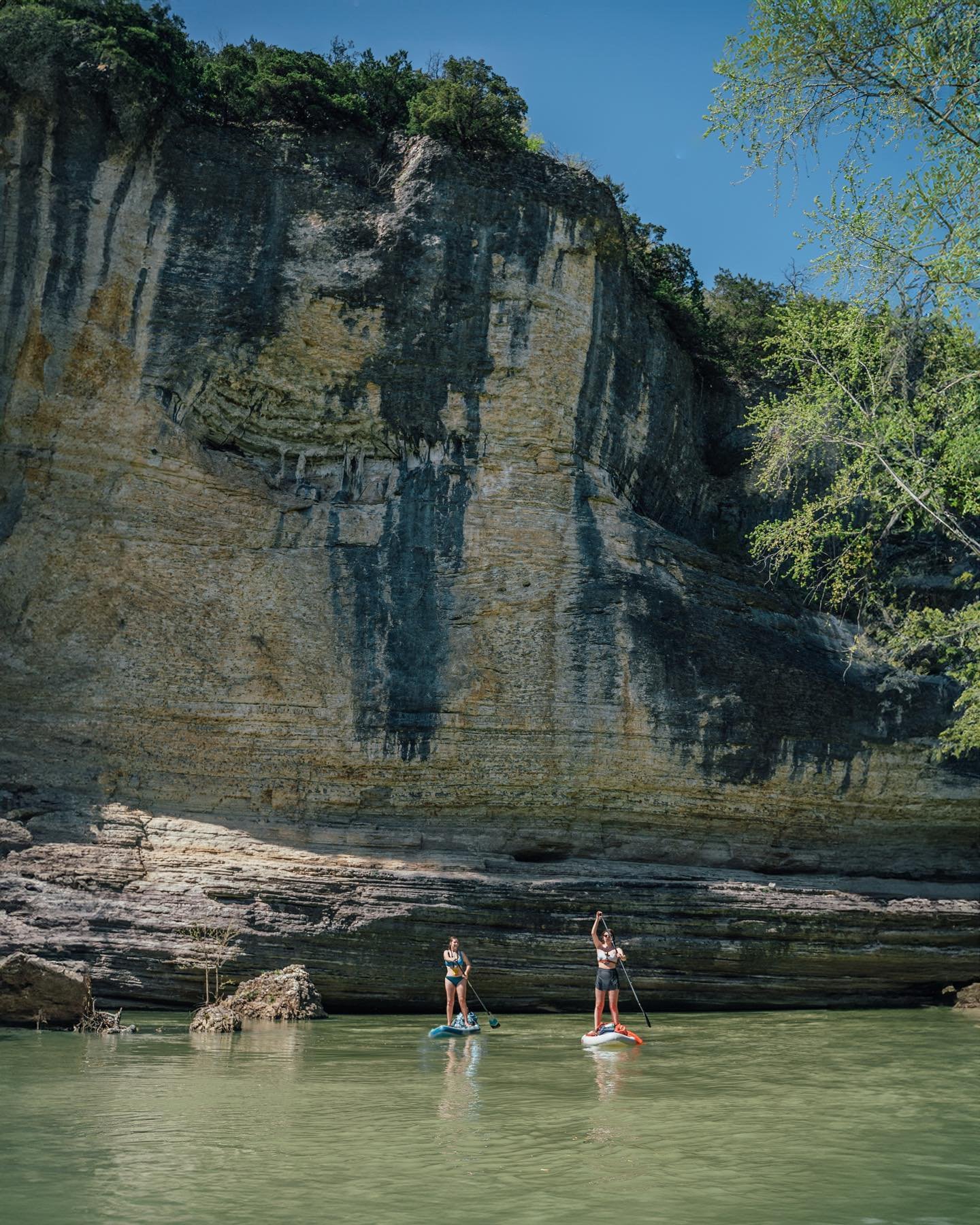 A few scenes from floating along War Eagle Creek this weekend with a great crew 🛶
.
.
.

#arkansas #arambassadors #outintheozarks #visitarkansas #findingnwa #arkansasoutdoors #thenaturalstate #ozarks #sonyalpha #wonderfularkansas #wareagle #wareagle