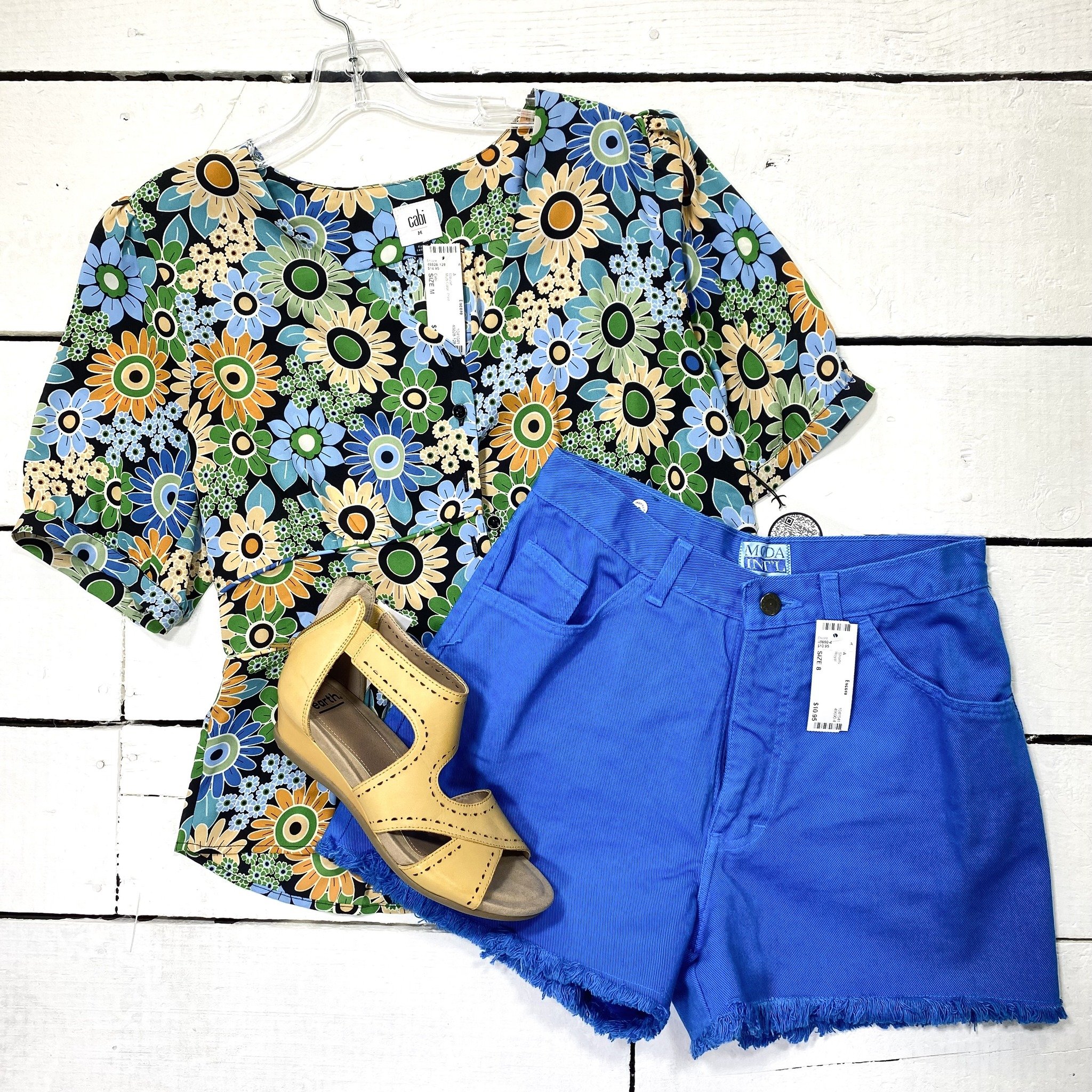 Cabi Blouse size M, $14.95 💙
Shorts size 8, $10.95
Earth Origin Shoes size 8.5, $14.95