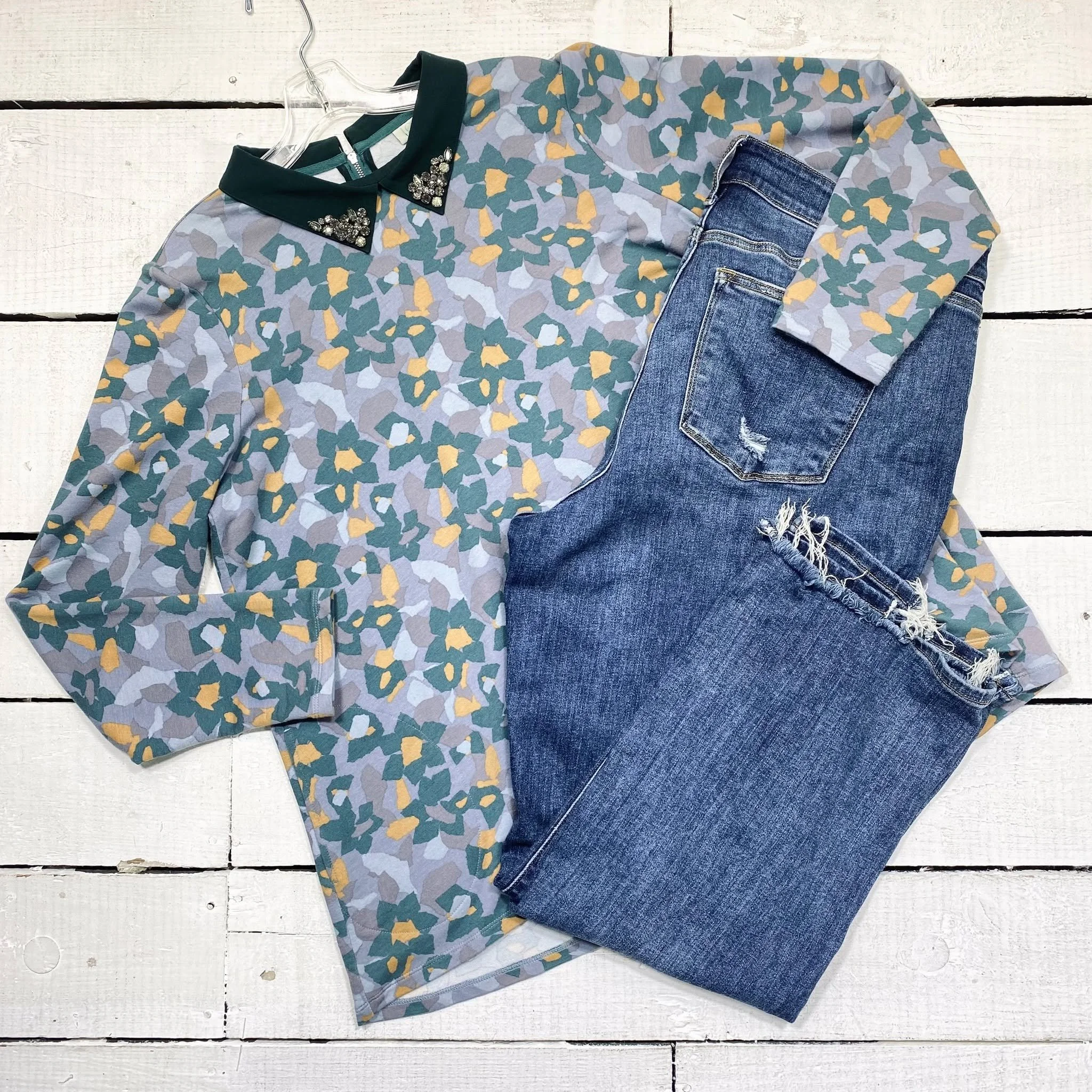 LOGO Top Size XL, $18.95
Jeans Size 18, $15.95