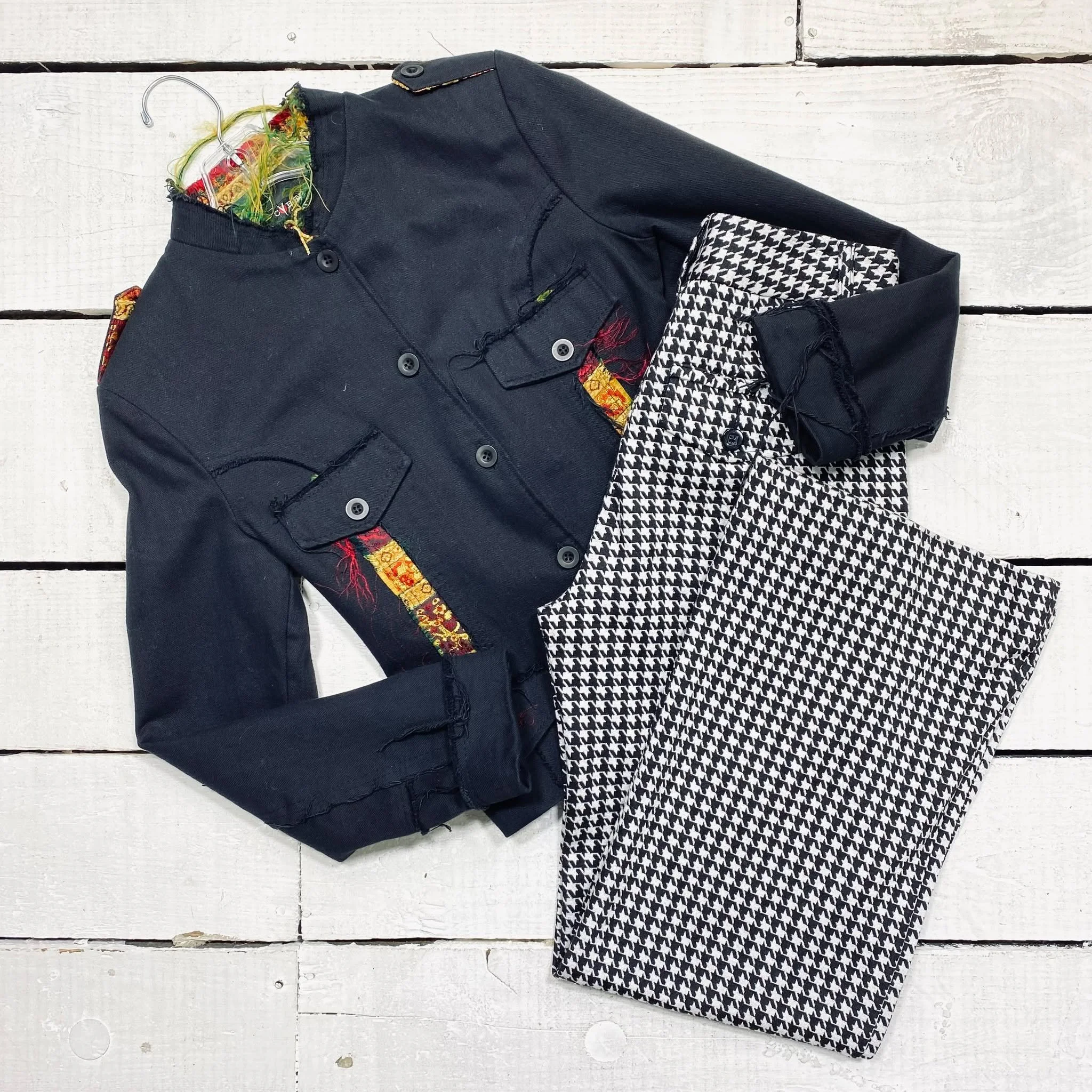 Cardigan Size M, $15.95
Cabi Pants Size 2, $25.95