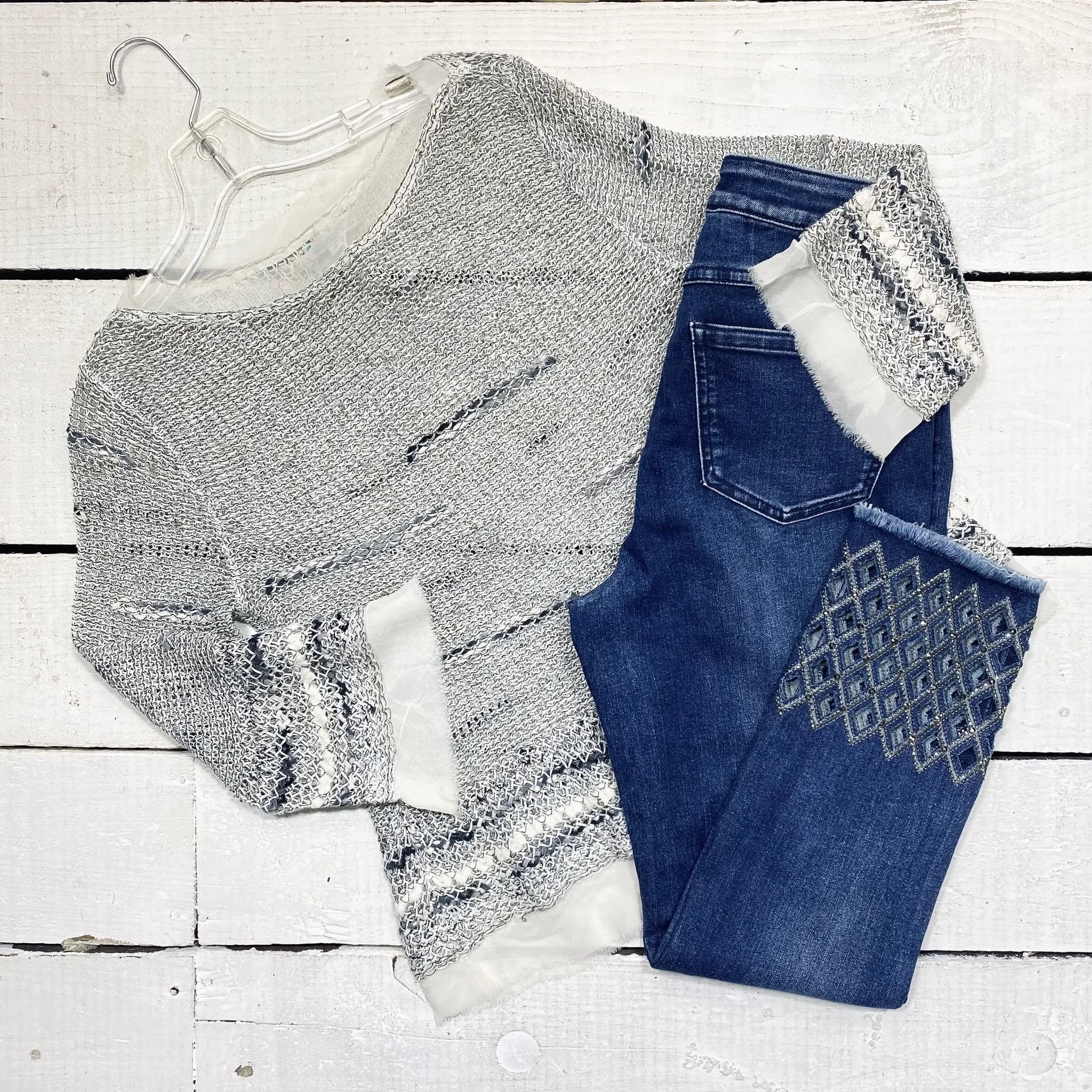 BALLOFCOTTON Top Size S, $32.95
Joseph Ribkoff Jeans Size 6, $28.95