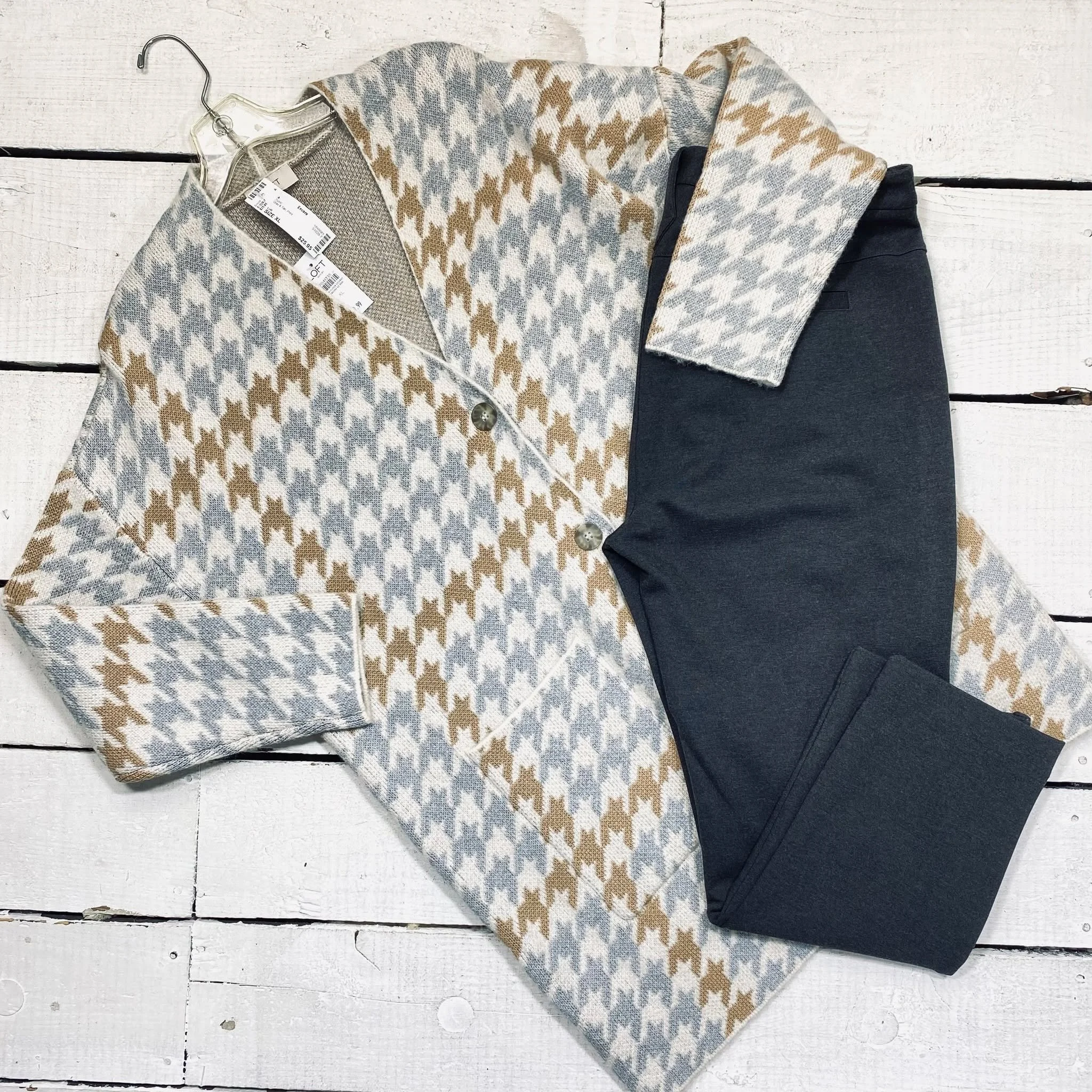 Loft Tunic Size XL, $25.95
Cabi Pants Size 14, $20.95