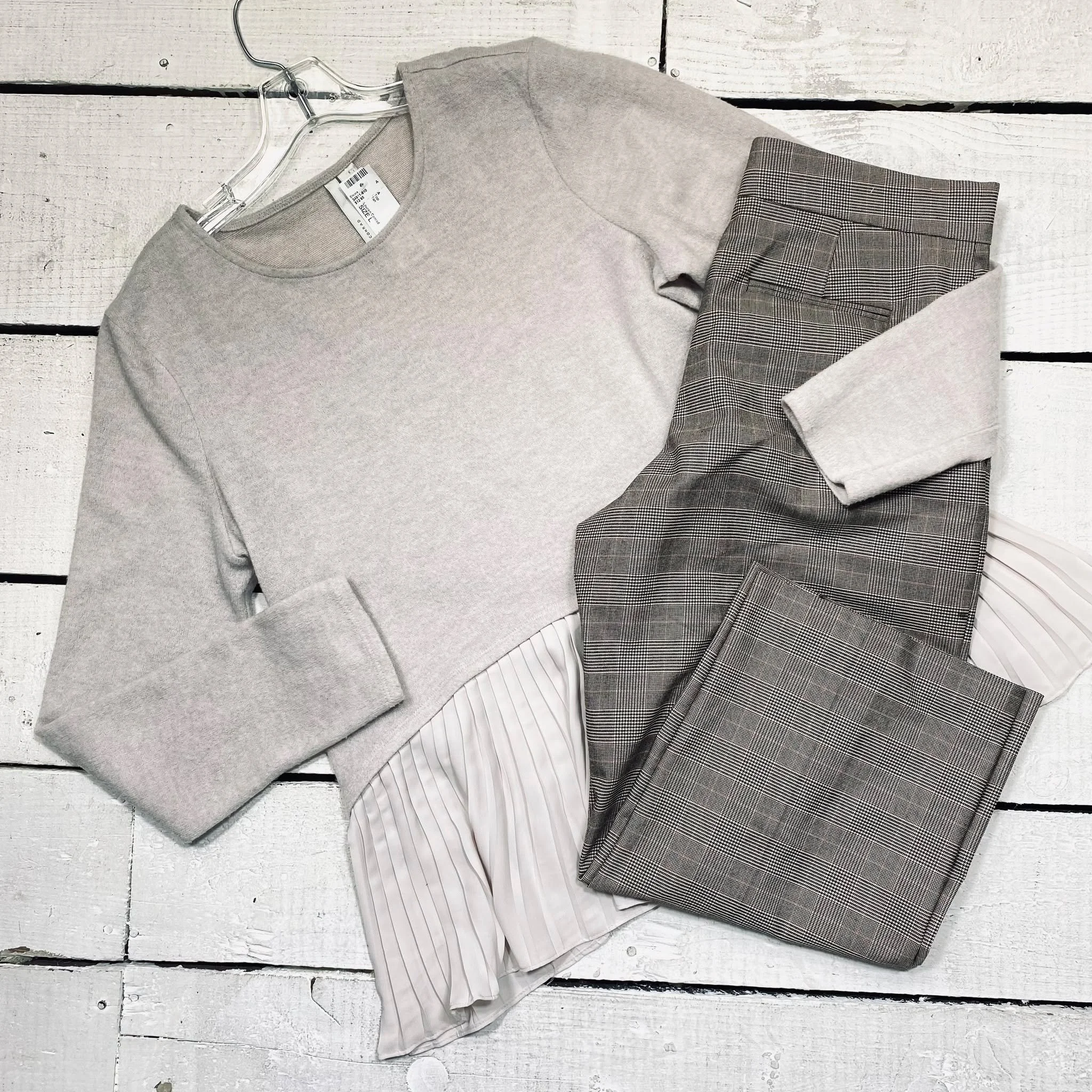 Lauren Conrad Top Size L, $12.95
Ann Taylor Pants Size 6P, $12.95