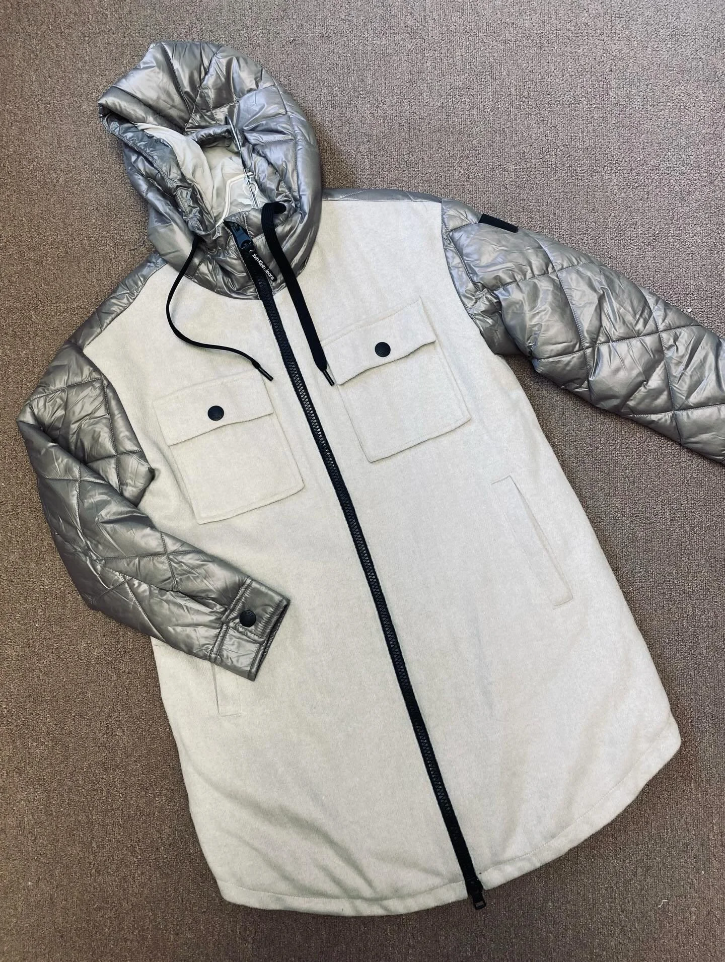 Calvin Klein size M, only $25.95!!! 🔥🔥🔥