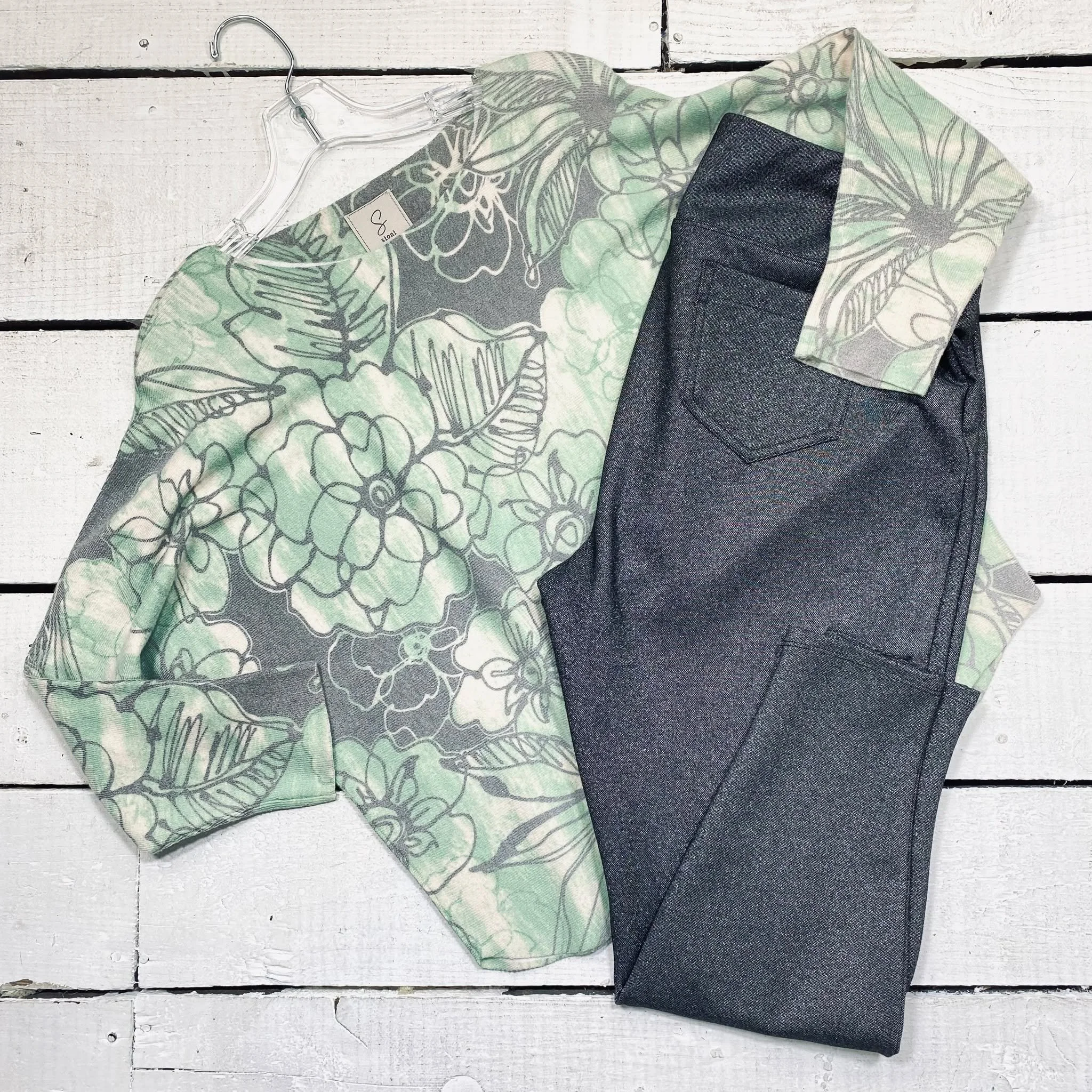 Sioni Top Size XL, $14.95
Westbound Pants Size 16P, $12.95