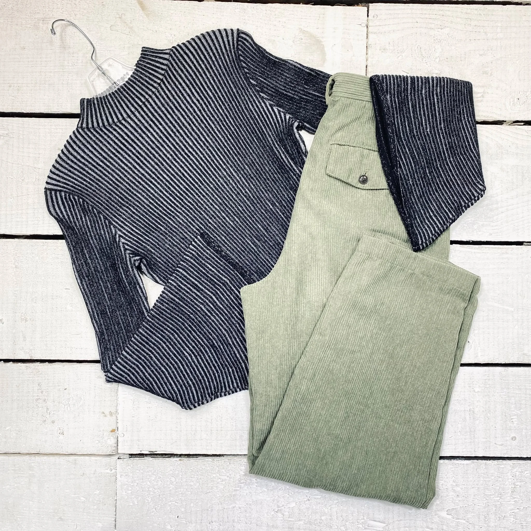 Top Size S, $14.95
Madewell Pants Size 8, $18.95