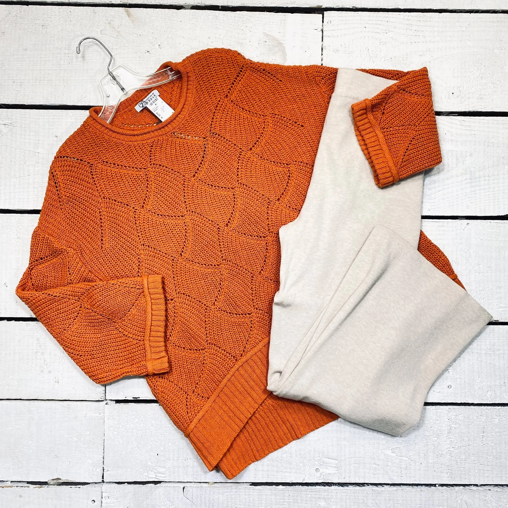 Top Size M, $18.95
Marled Reunion Pants Size 6, $12.95