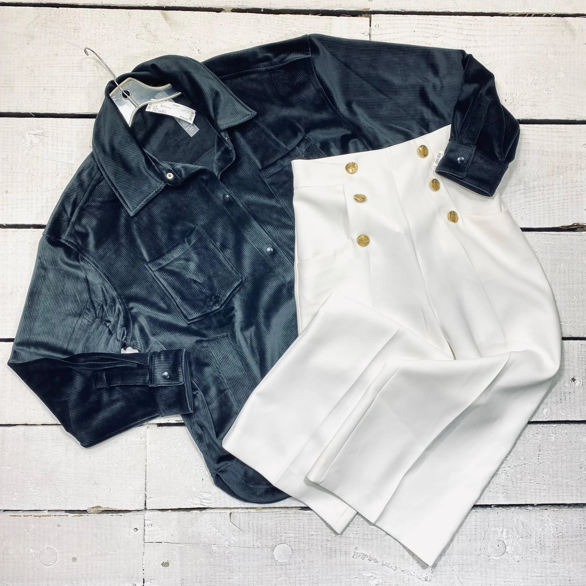 Lou Grey Blouse Size L, $15.95
Zara Pants Size 2, $15.95