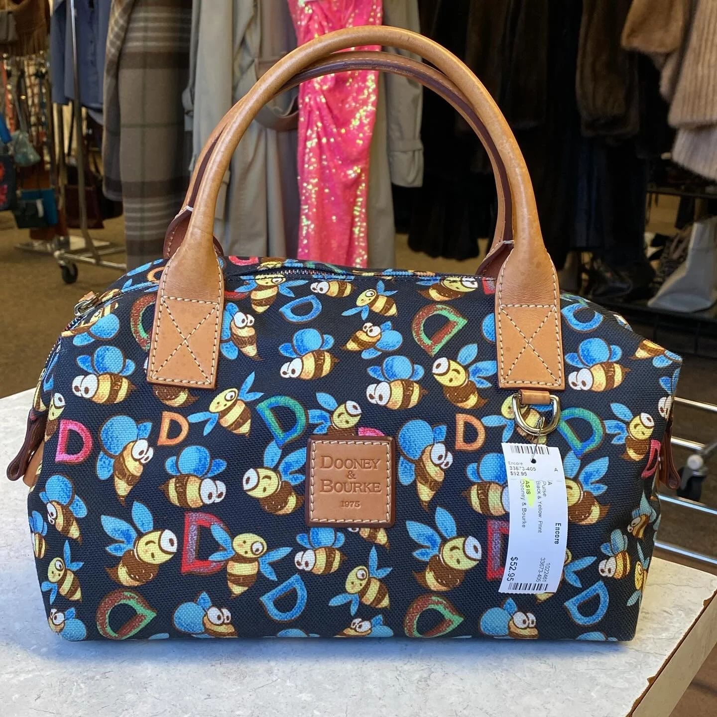 Cool Dooney for all the &ldquo;busy bees&rdquo; 😊 $52.95, as is (corner wear) 🐝