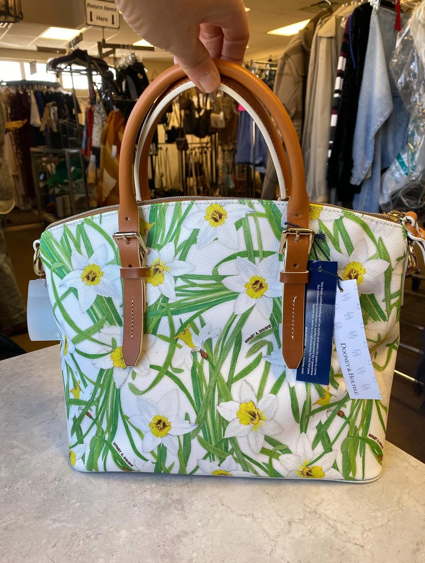 Dooney &amp; Bourke new with tags $94.95! 💚🤍