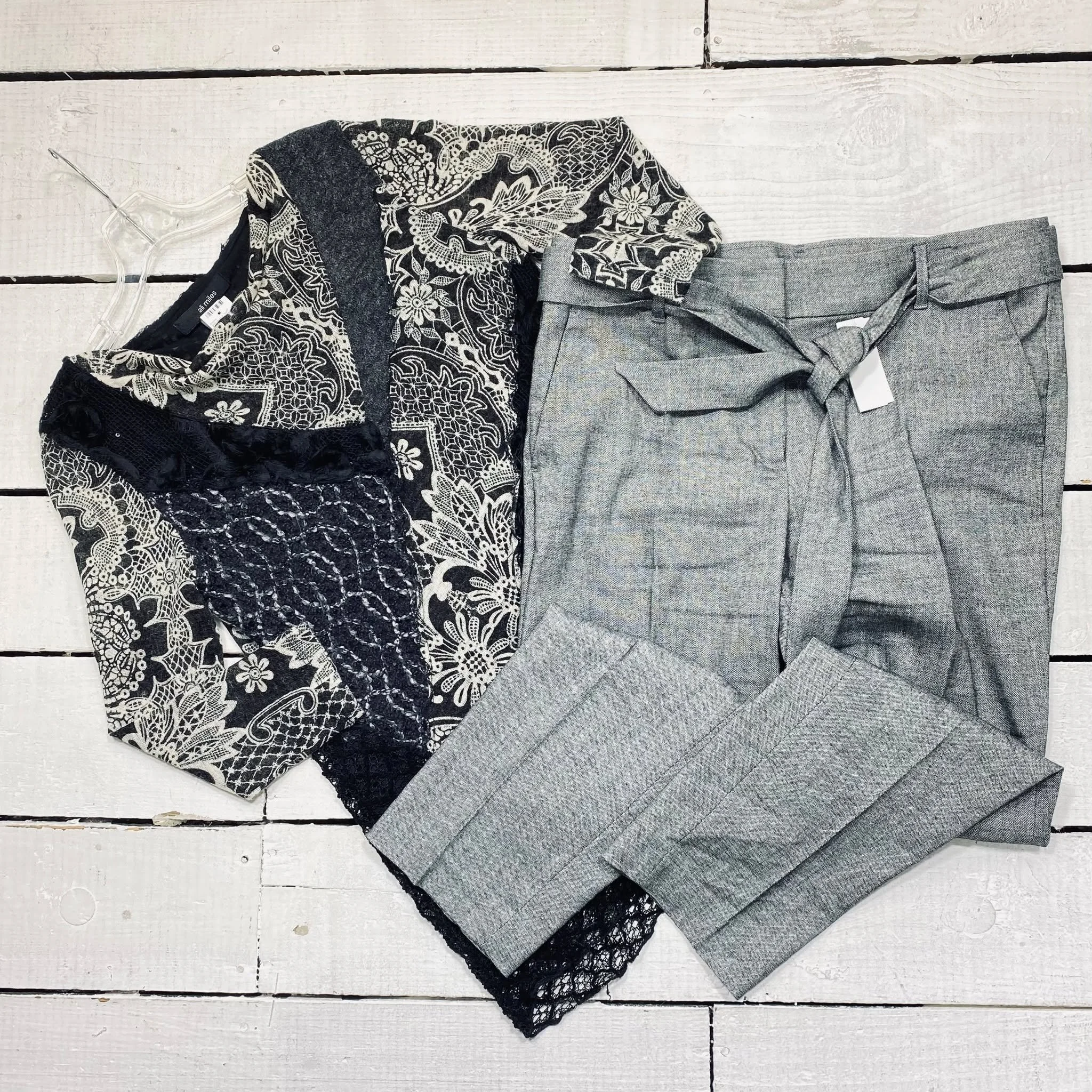 Ali Miles Top Size M, $15.95
Loft Pants Size 12, $15.95