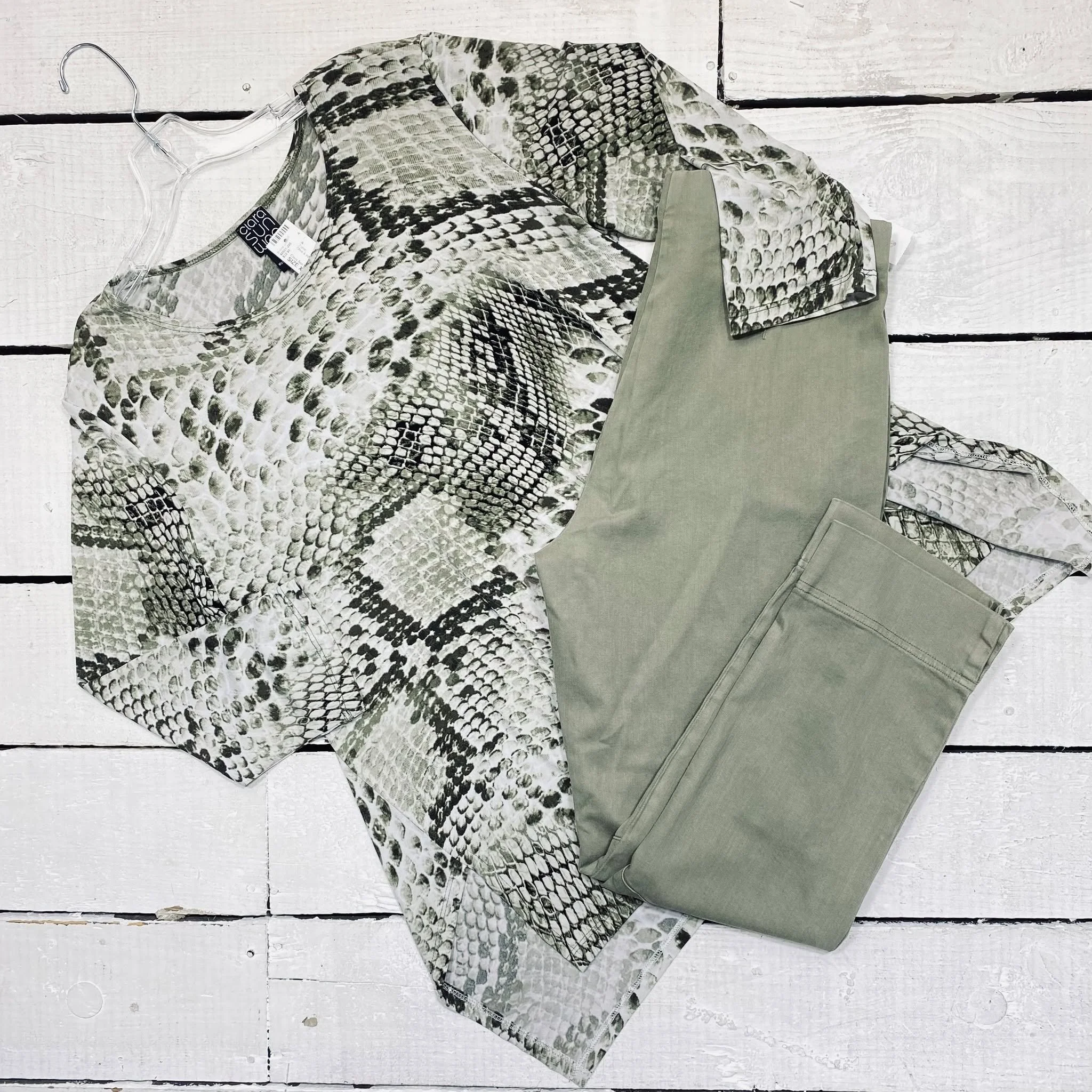 Clara Sun Woo Tunic Size XL, $22.95
Nic &amp; Zoe Pants Size 14, $35.95