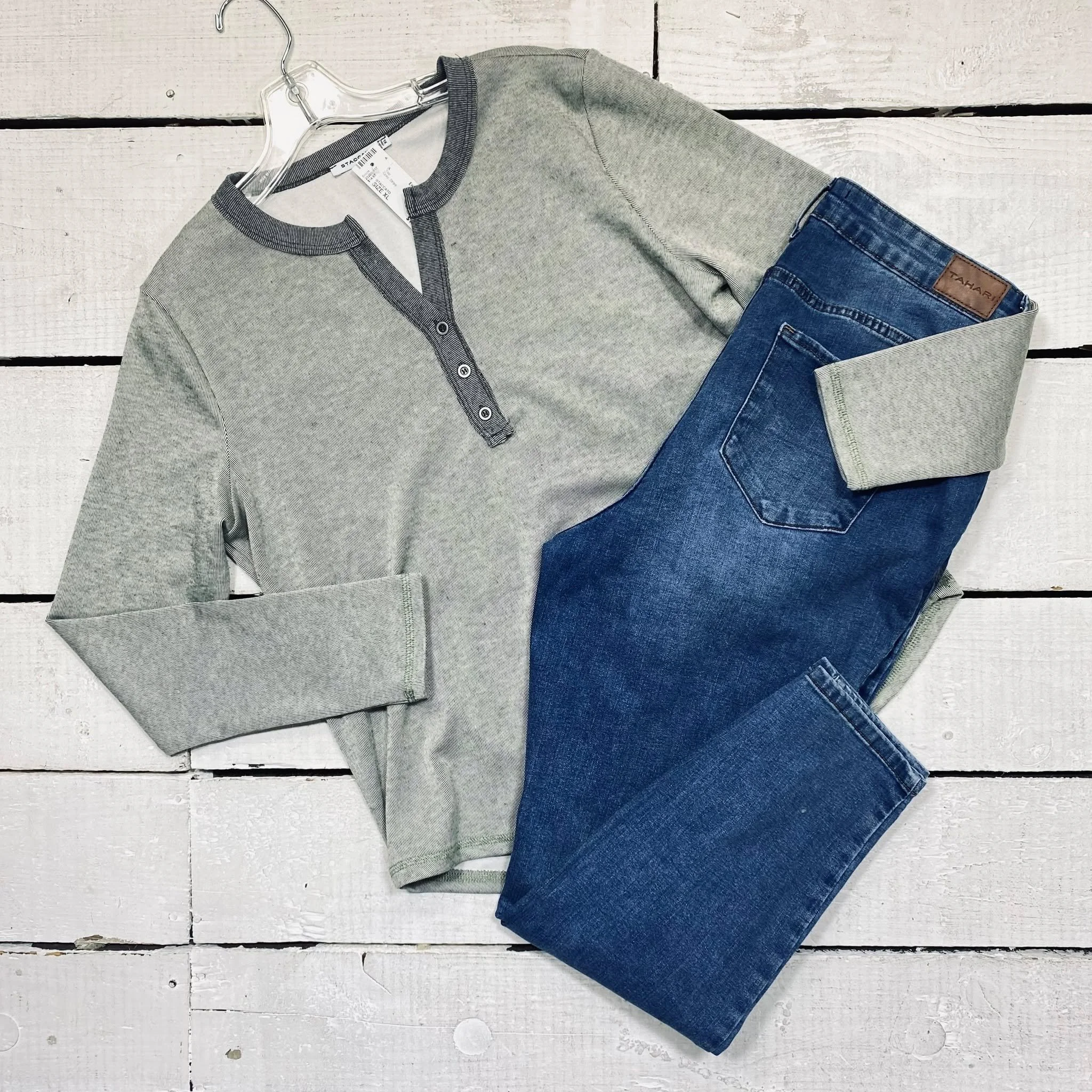 STACCATO Top Size XL, $14.95
Tahari Jeans Size 14, $12.95