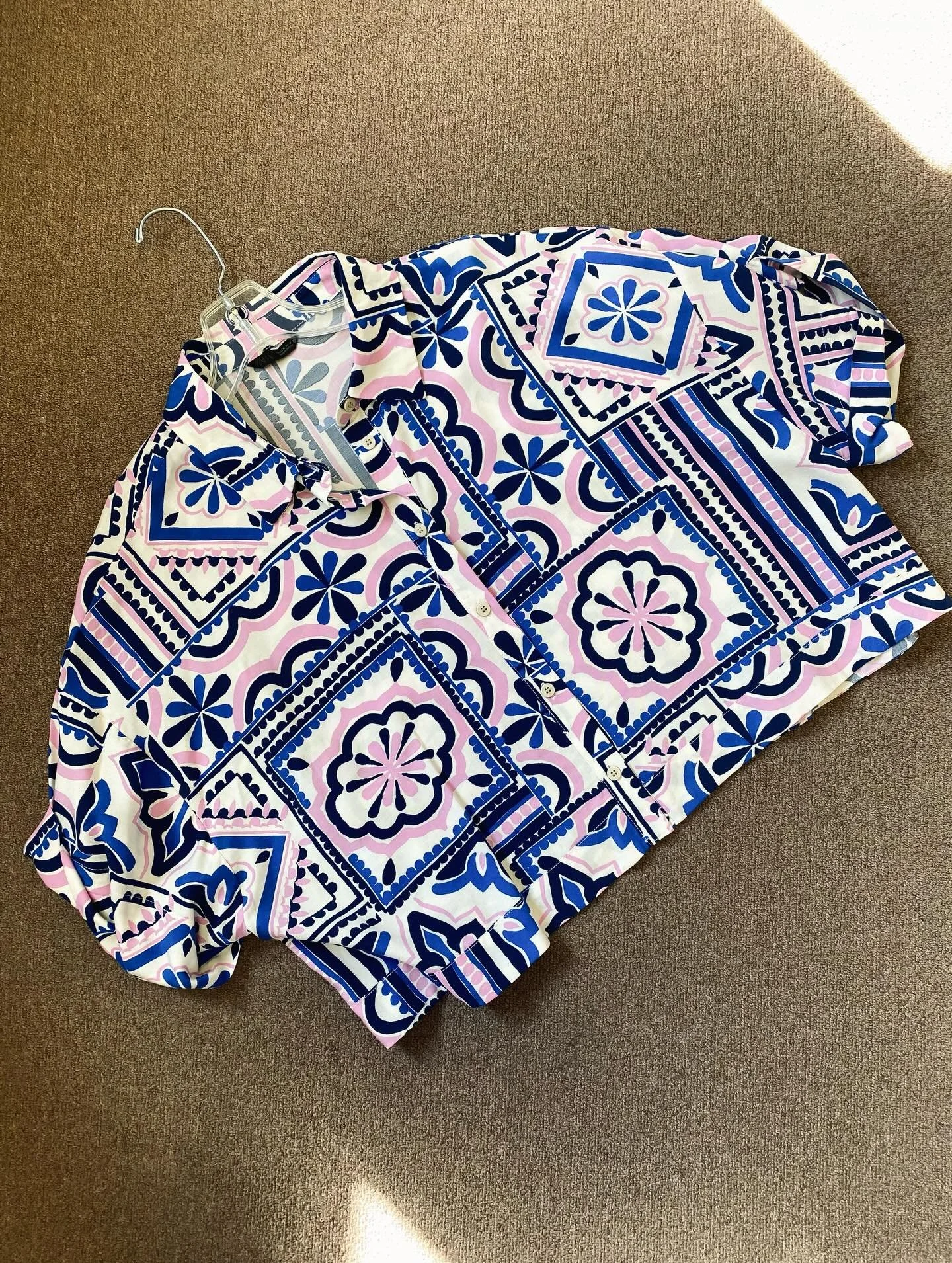 Loose fit Zara Top size XL, $14.95 🩷💙🩷