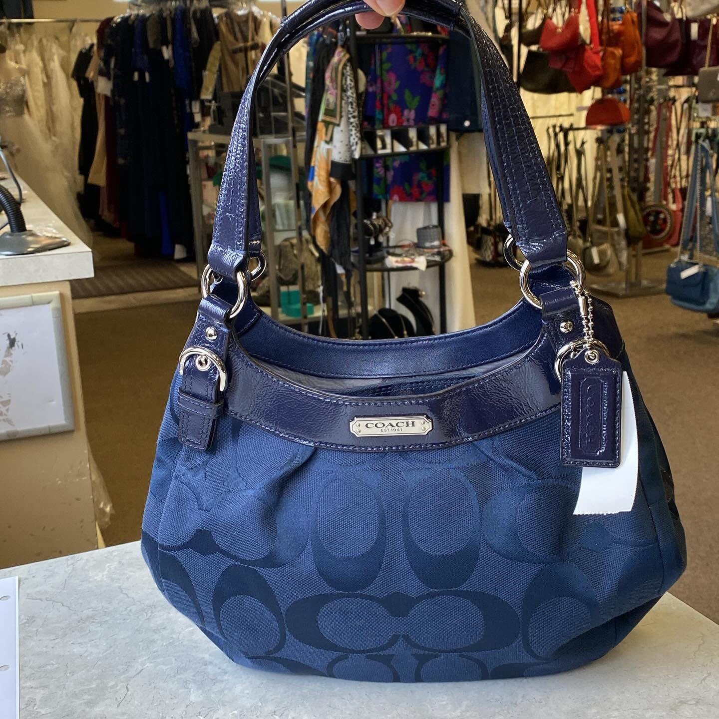 This purse is so cute, it&rsquo;s rare to see them in navy so it makes it special 💙 Priced at only $57.95!