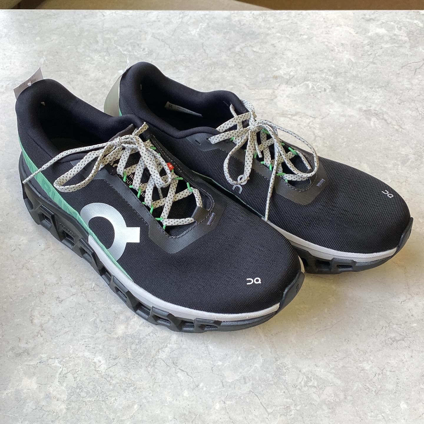 Men&rsquo;s Tennis Shoe OnCloud Size 9.5, $75.95