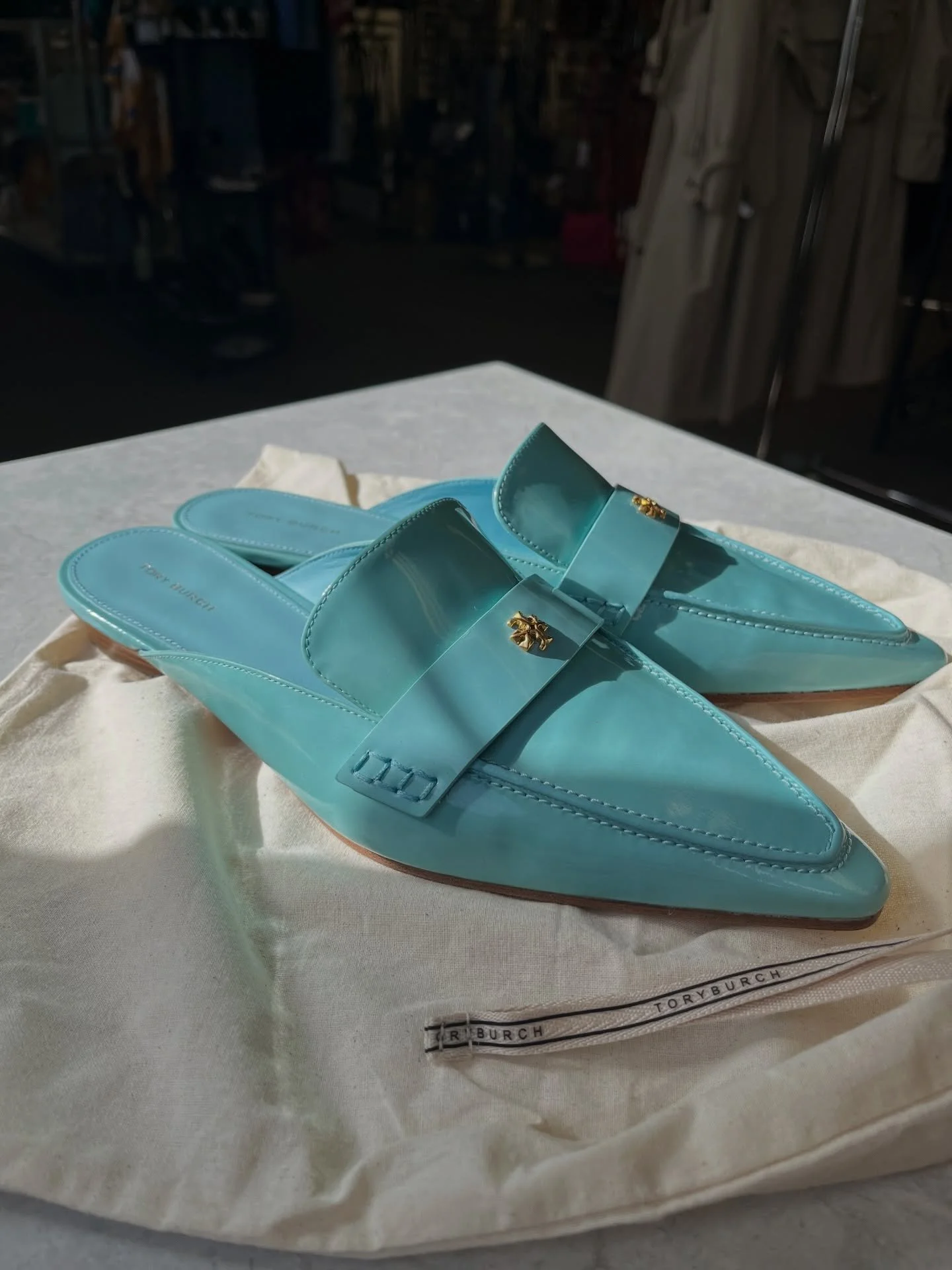 Tory slides size 11 (they fit a bit small), $75.99, as is! 🩵🩵🩵