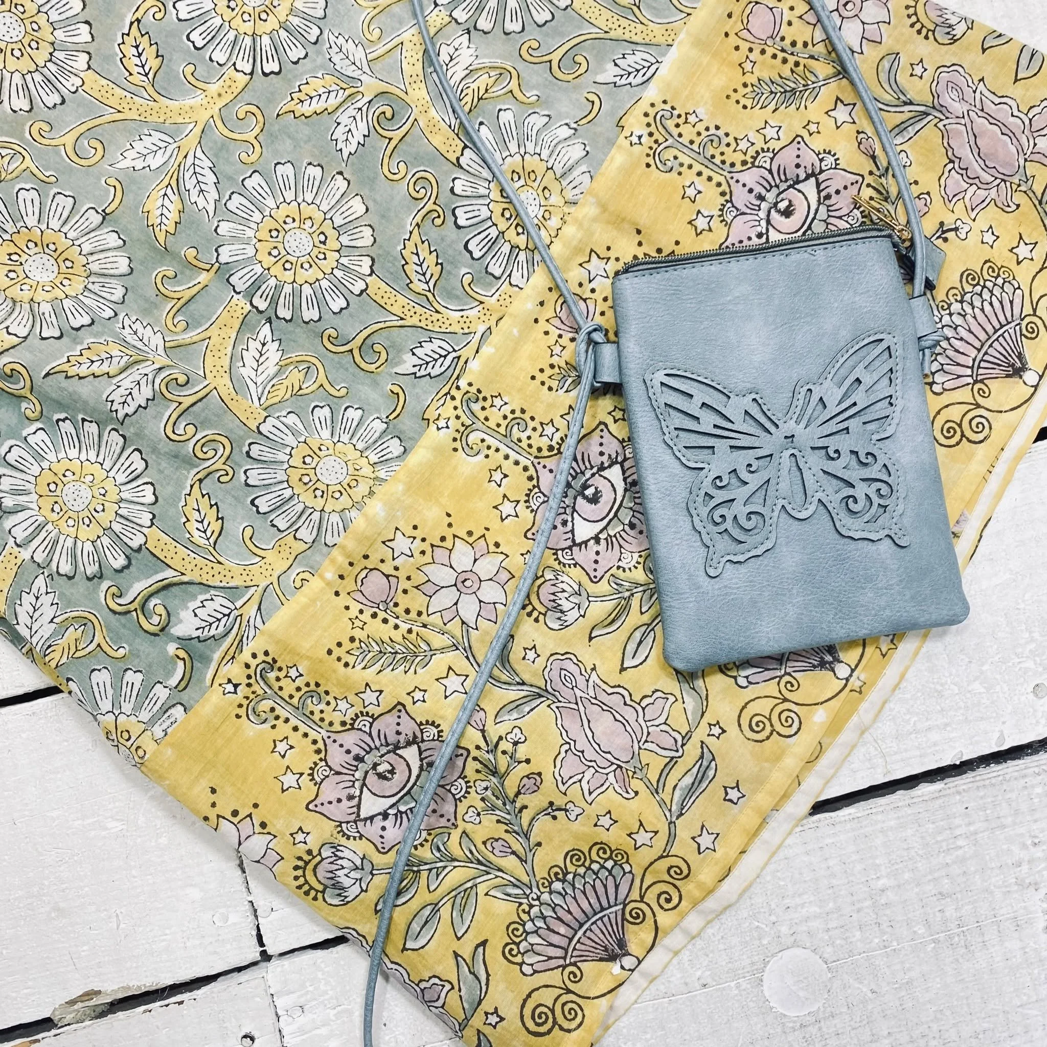 Lakyahs Tunic Size S/M, $14.95
Crossbody, $12.95