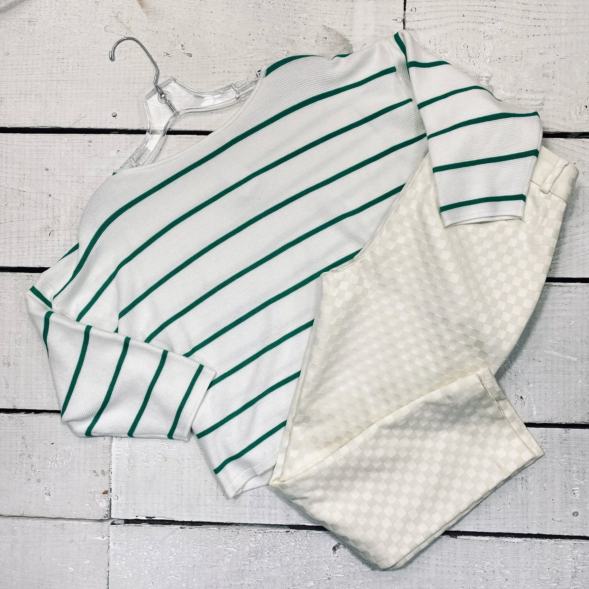 Cyrus Top Size M, $14.95
Banana Republic Pants Size 4, $14.95