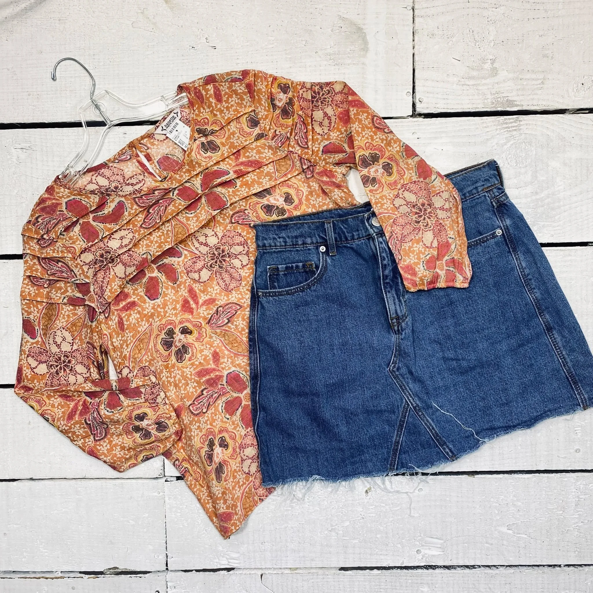 Nanette Lepore Top Size M, $10.95
Old Navy Skirt Size 8, $10.95