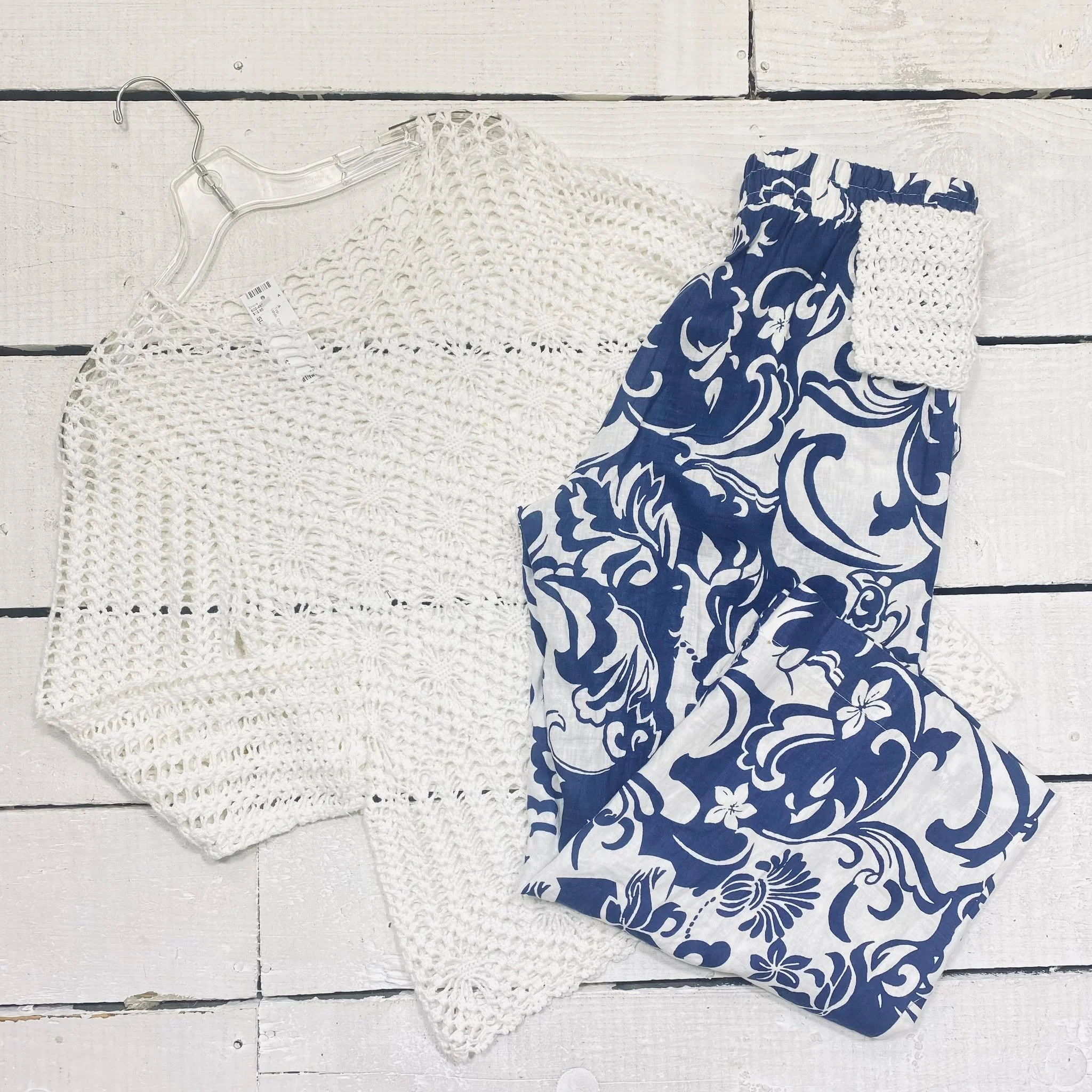 Top Size S, $10.95
Christian Siriano Pants Size 6, $12.95