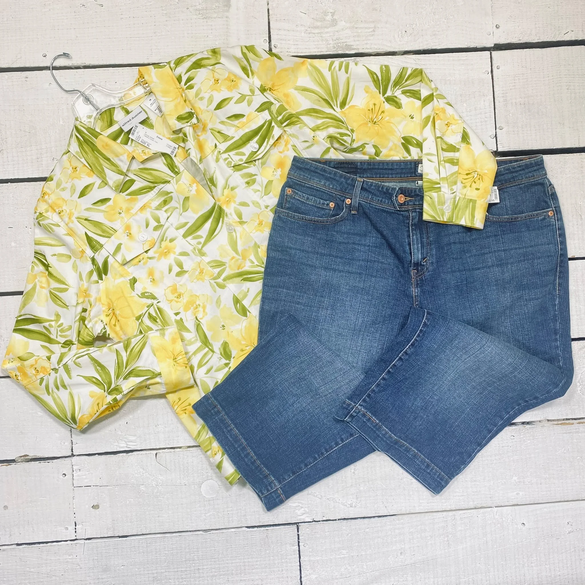 Alfred Dunner Spring Jacket Size XL, $15.95
Levis Capris Size 18, $12.95