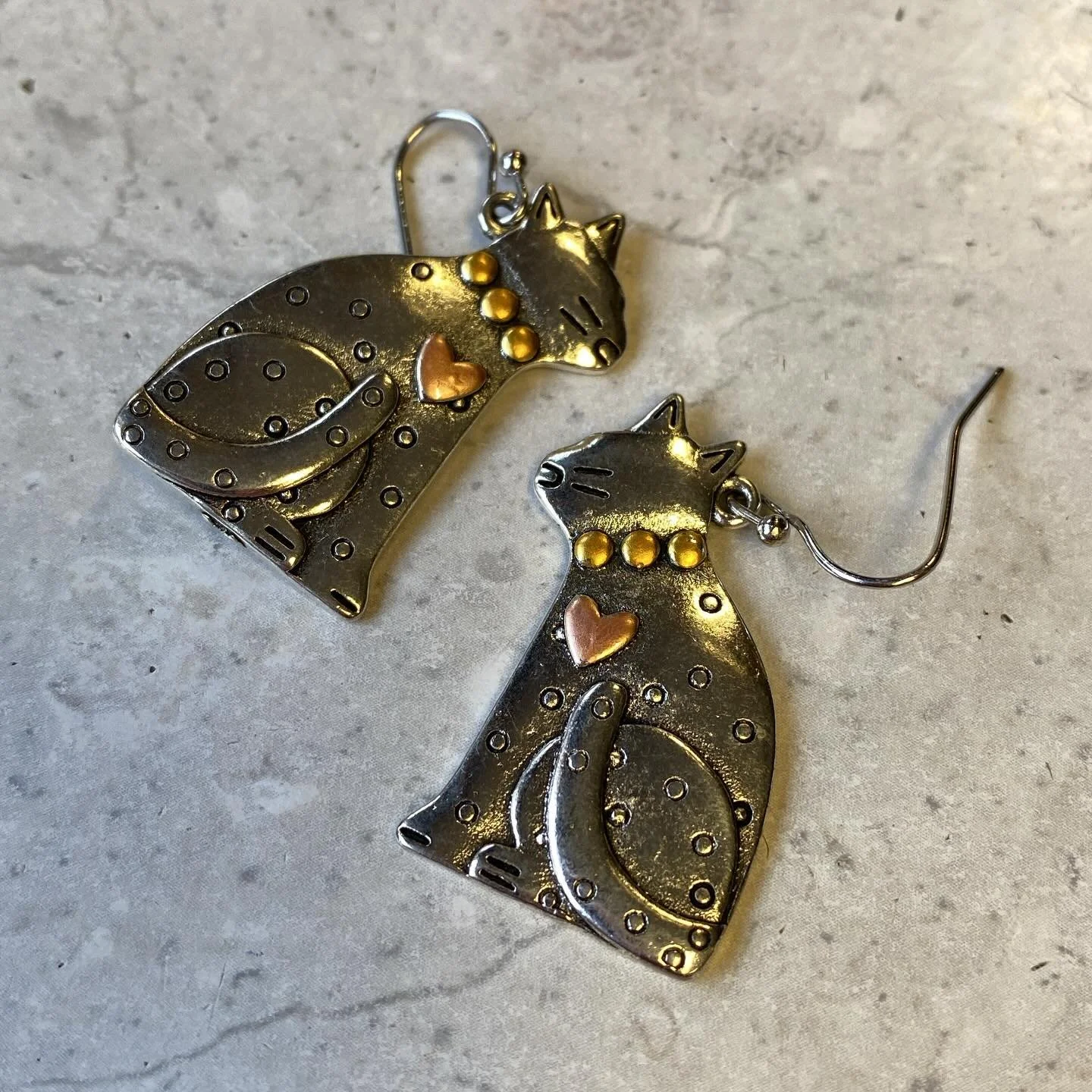 Cutest cat earrings $8.55 🐱