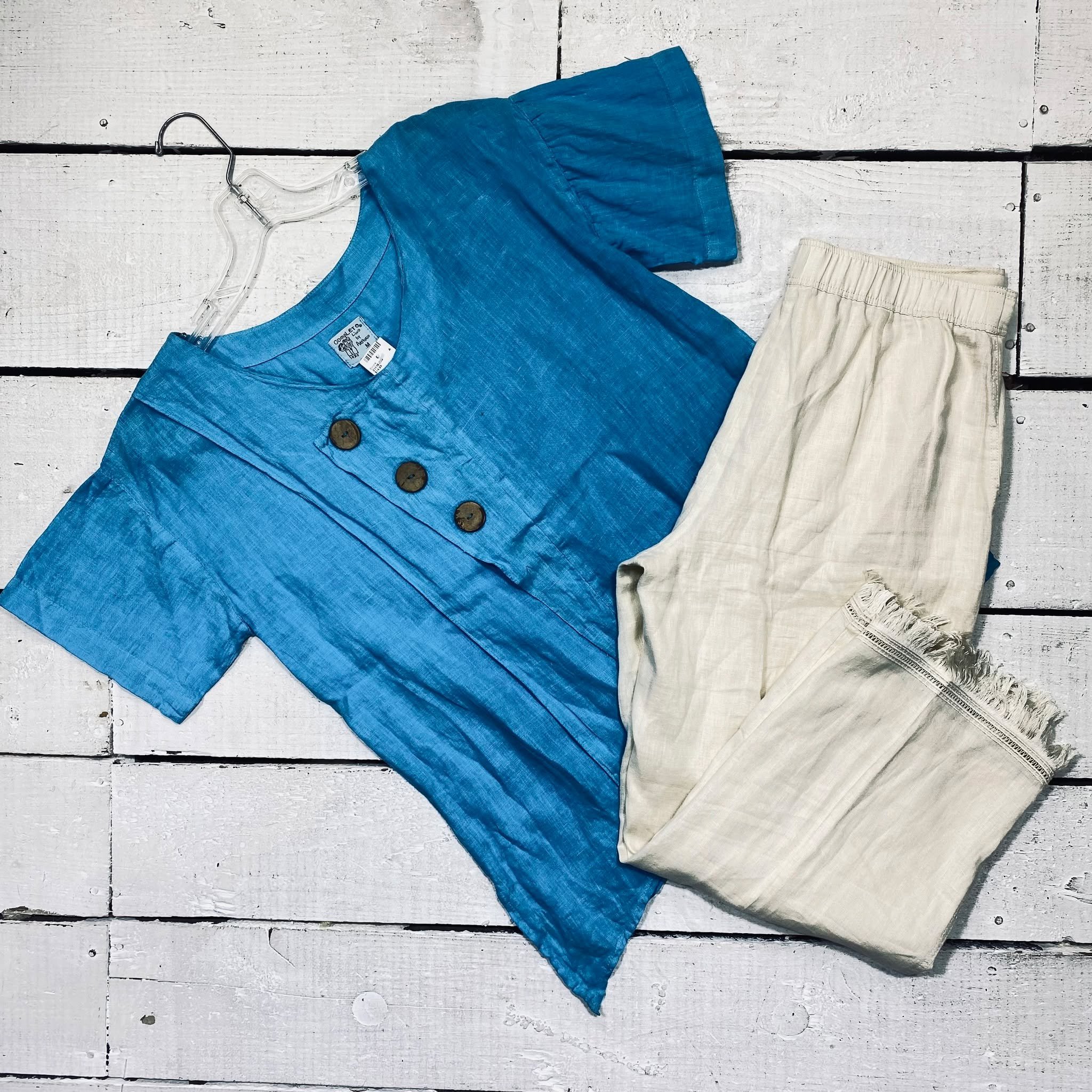 Top Size M, $14.95
Theory Capris Size 4, $18.95