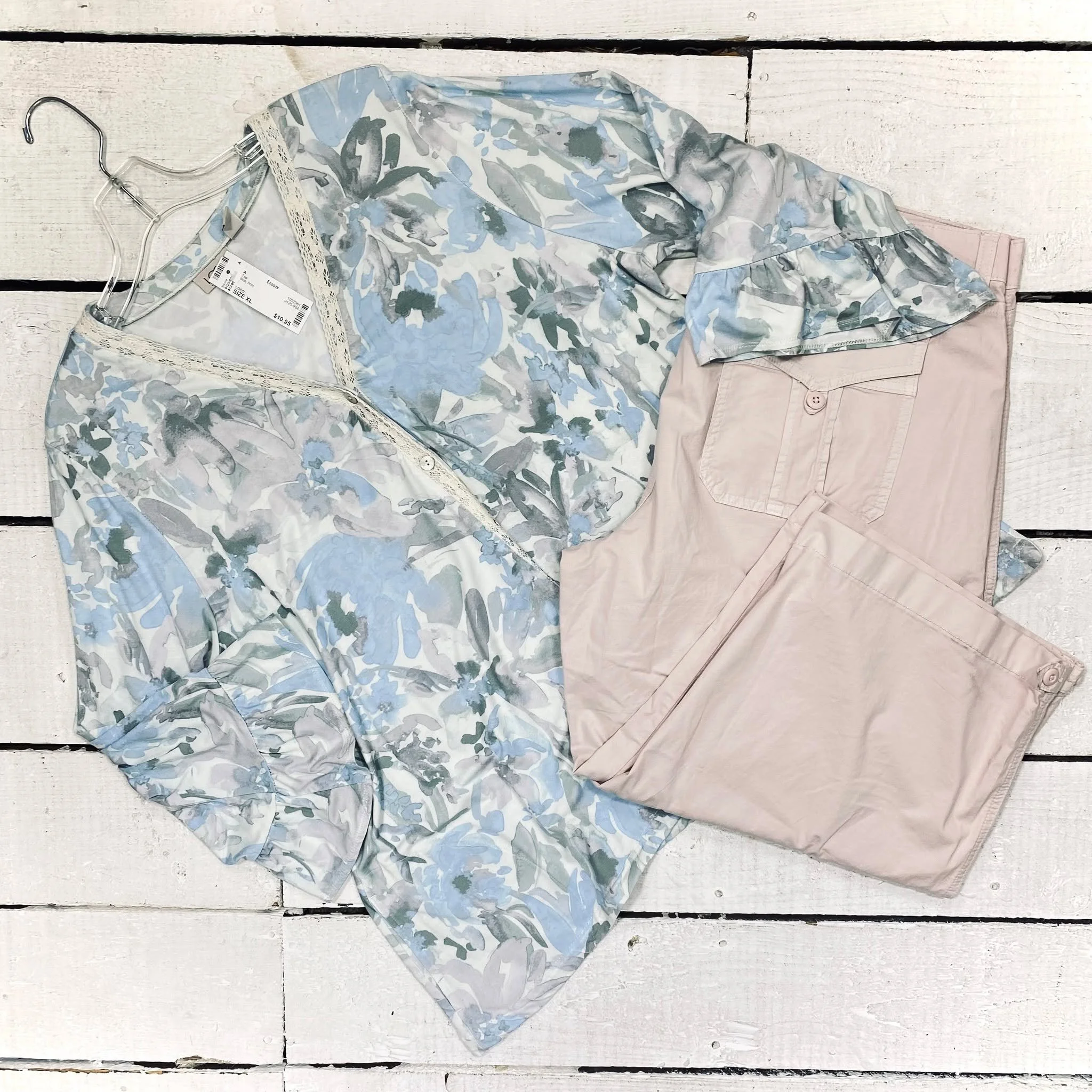 LOGO Top Size XL, $10.95
American Eagle Capris Size 16, $10.95