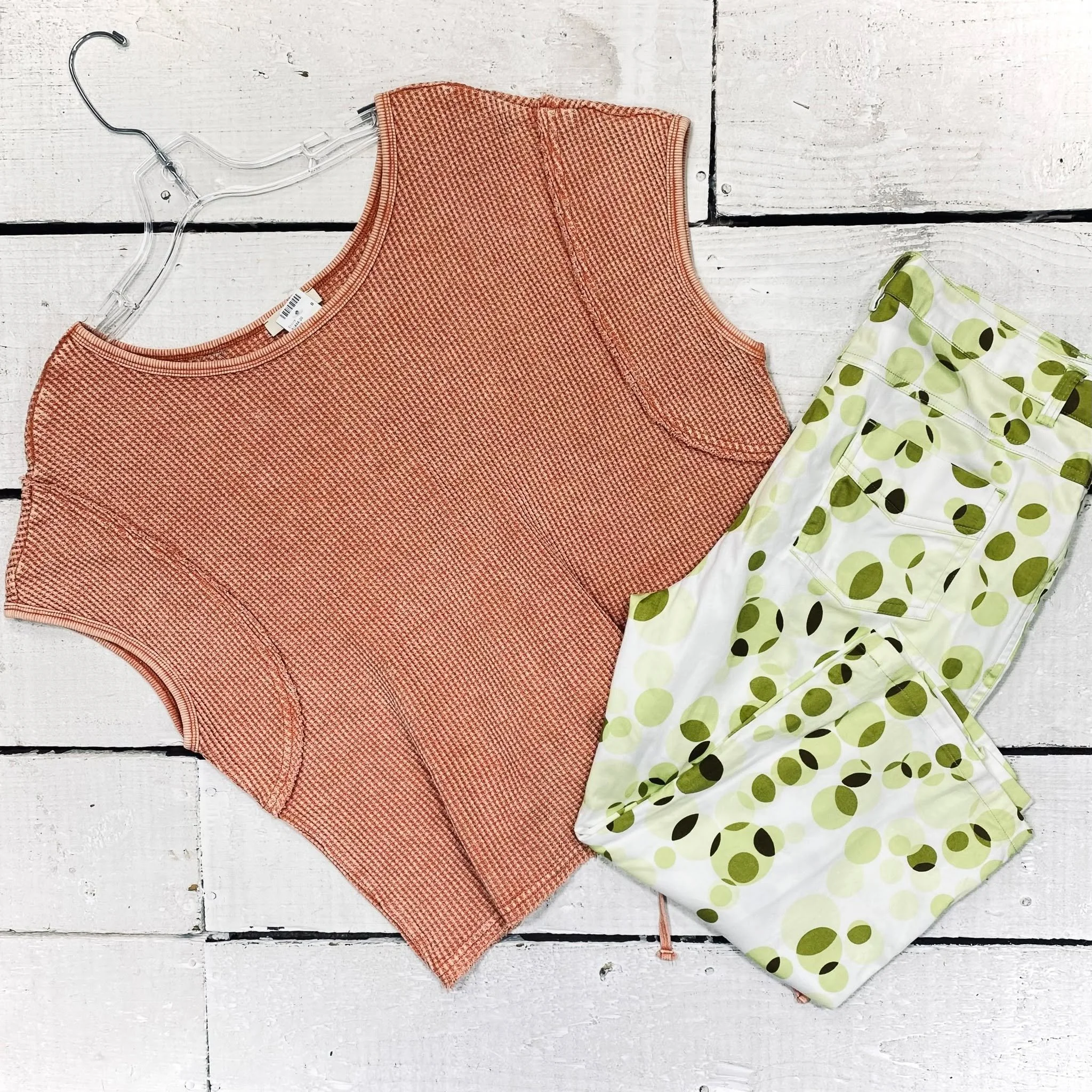 Easel Top Size M, $10.95
Simon Chang Capris Size 8, $14.95