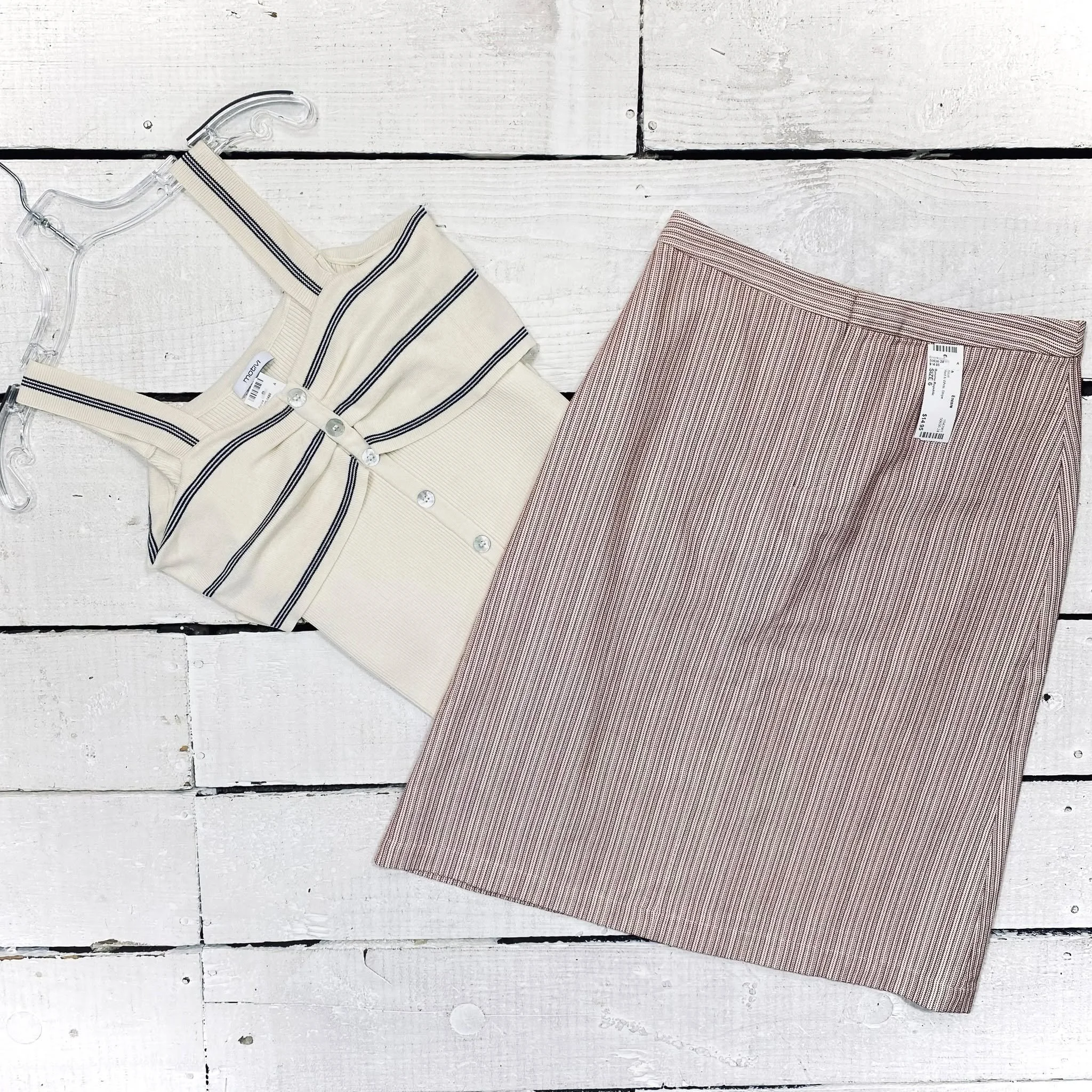 Motivi Top Size S, $12.95
Banana Republic Skirt Size 6, $14.95