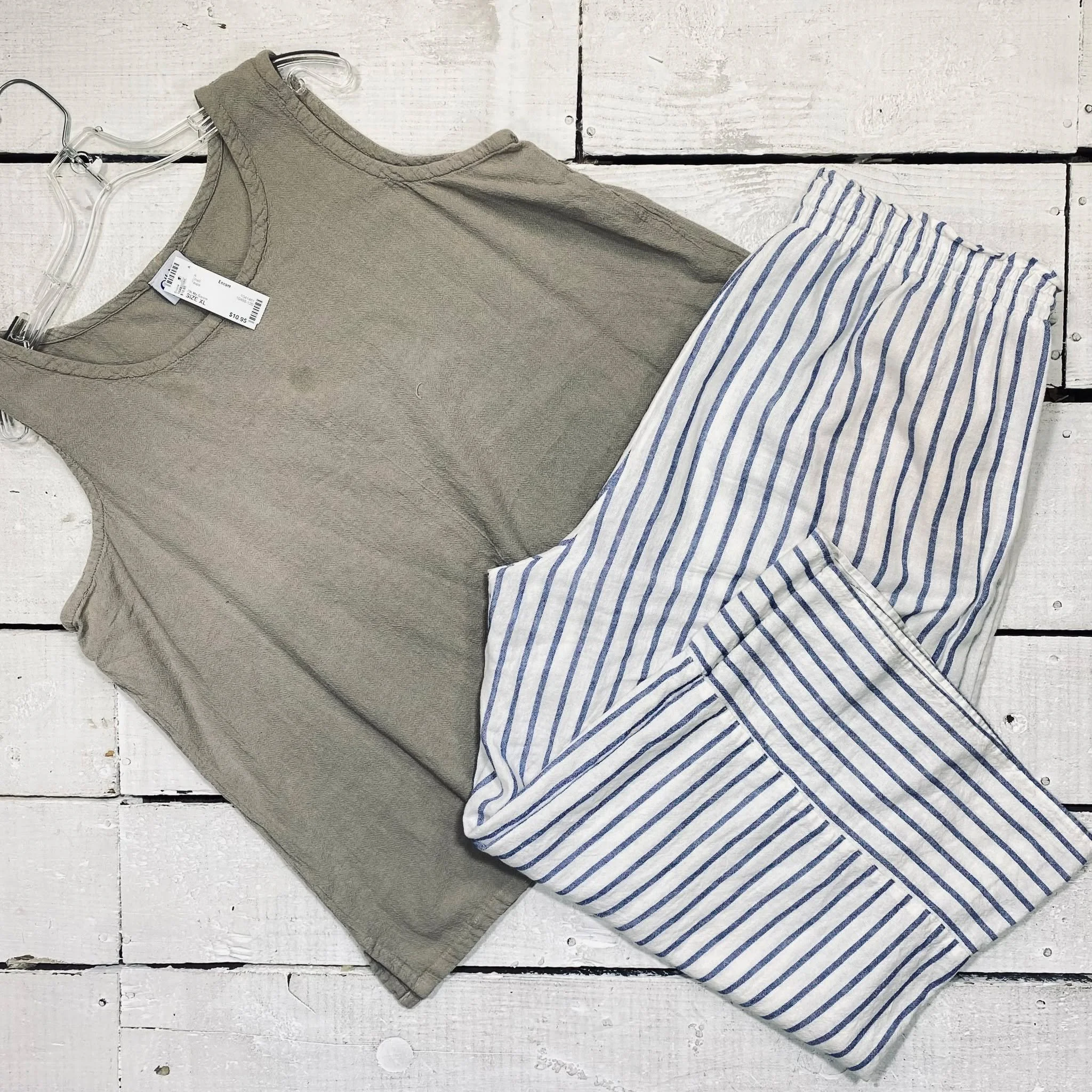 Oh My Gauze Shell Size XL, $10.95
Lauren Conrad Pants Size 16, $14.95