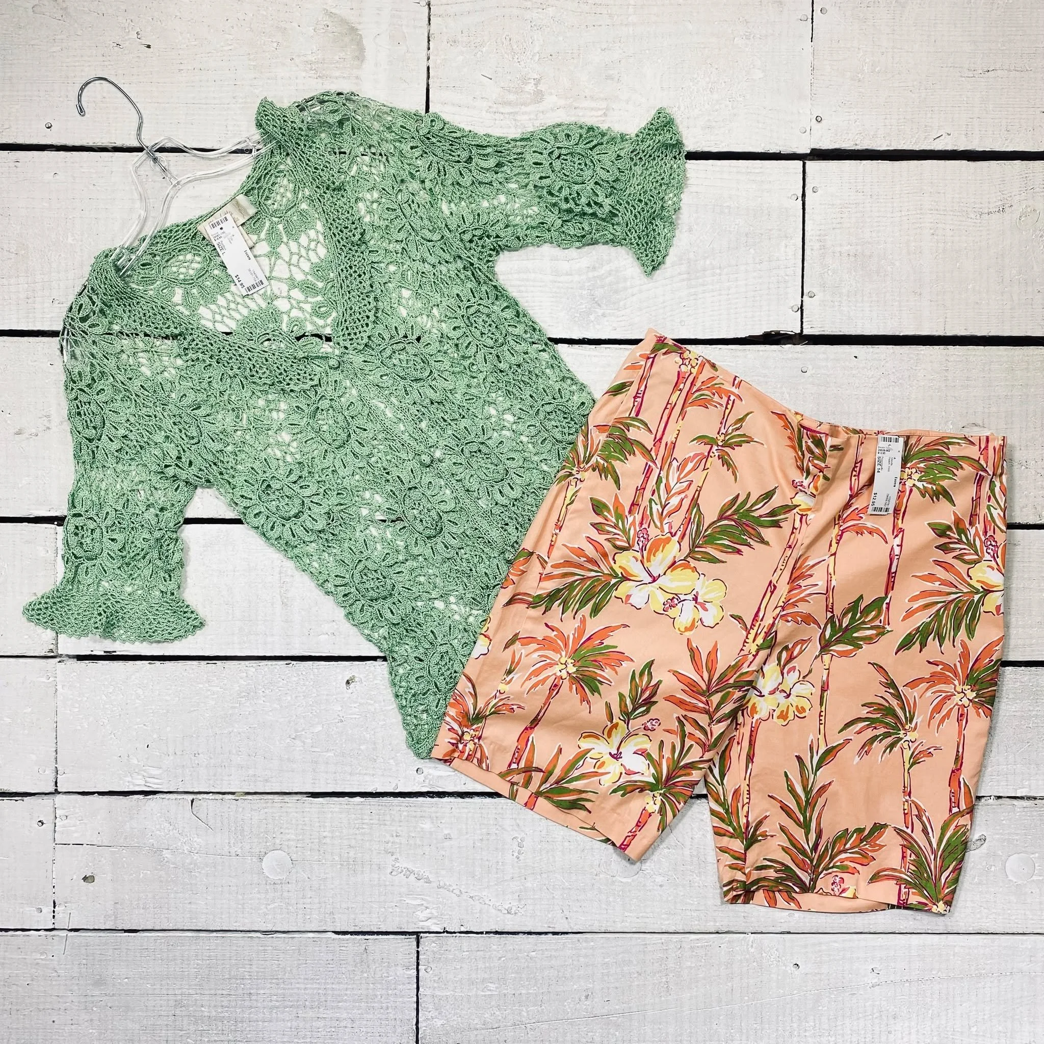 Papillon Top Size L, $14.95
Pappagallo Shorts Size 14, $12.95
