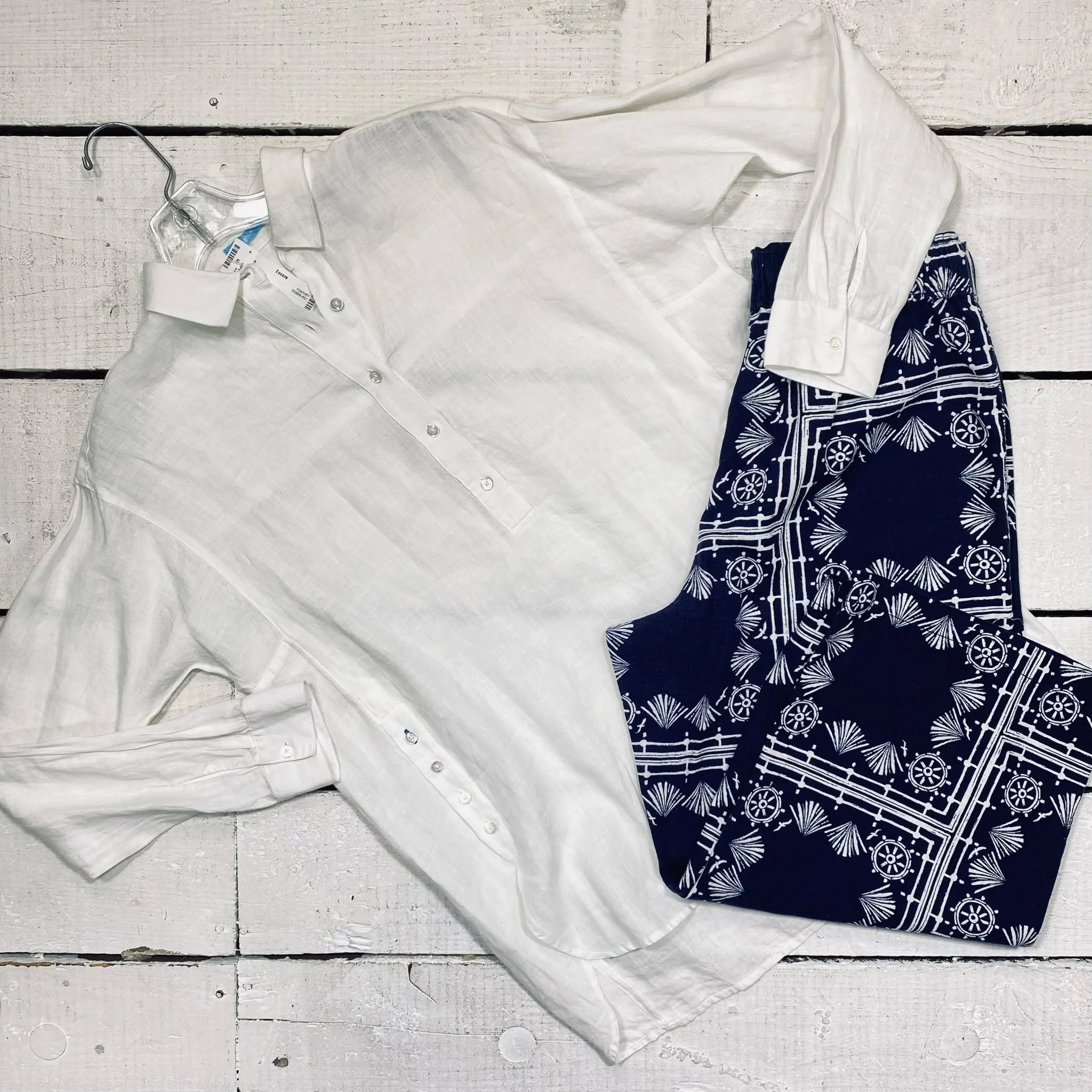 J Mclaughlin Linen Top Size S, $30.95
Sonoma Capris Size 6, $12.95