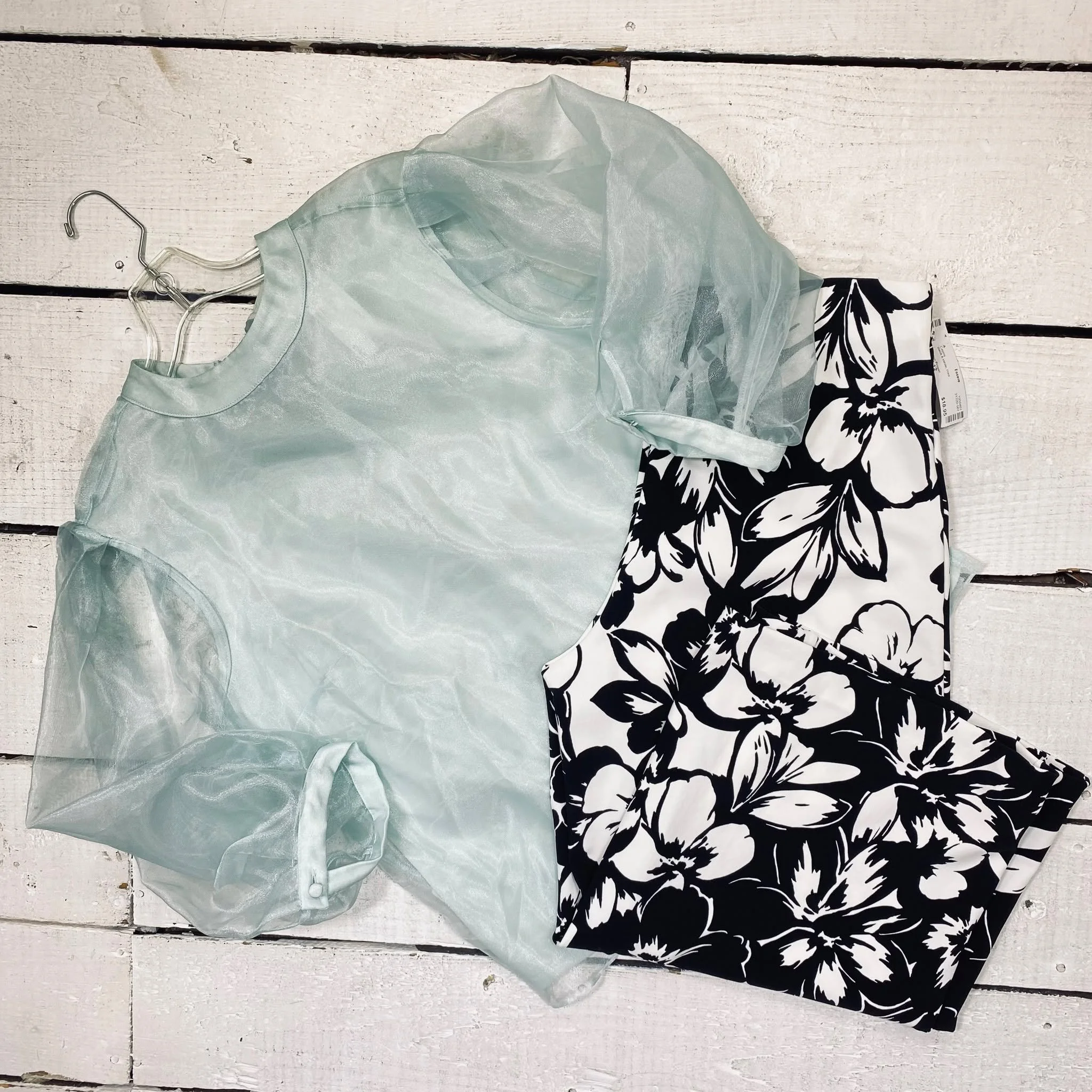 Cece Top Size M, $15.95
Boston Proper Capris Size 12, $18.95