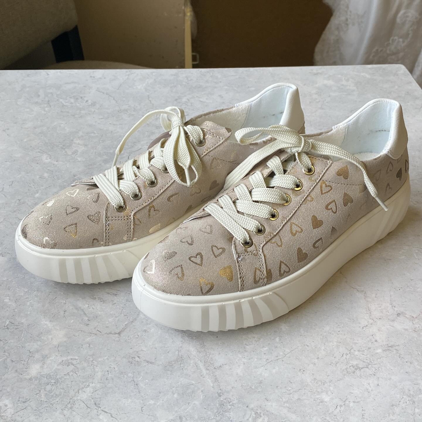 Ara Tennis Shoes Size 10, $55.99!