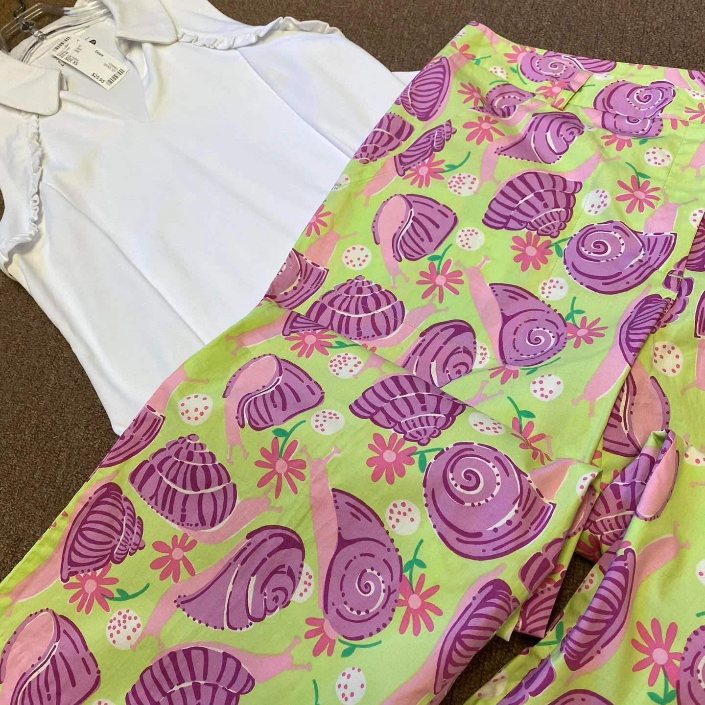 Lilly Pulitzer Shell Size XS, $25.95
Lilly Pulitzer Capris Size L, $30.95