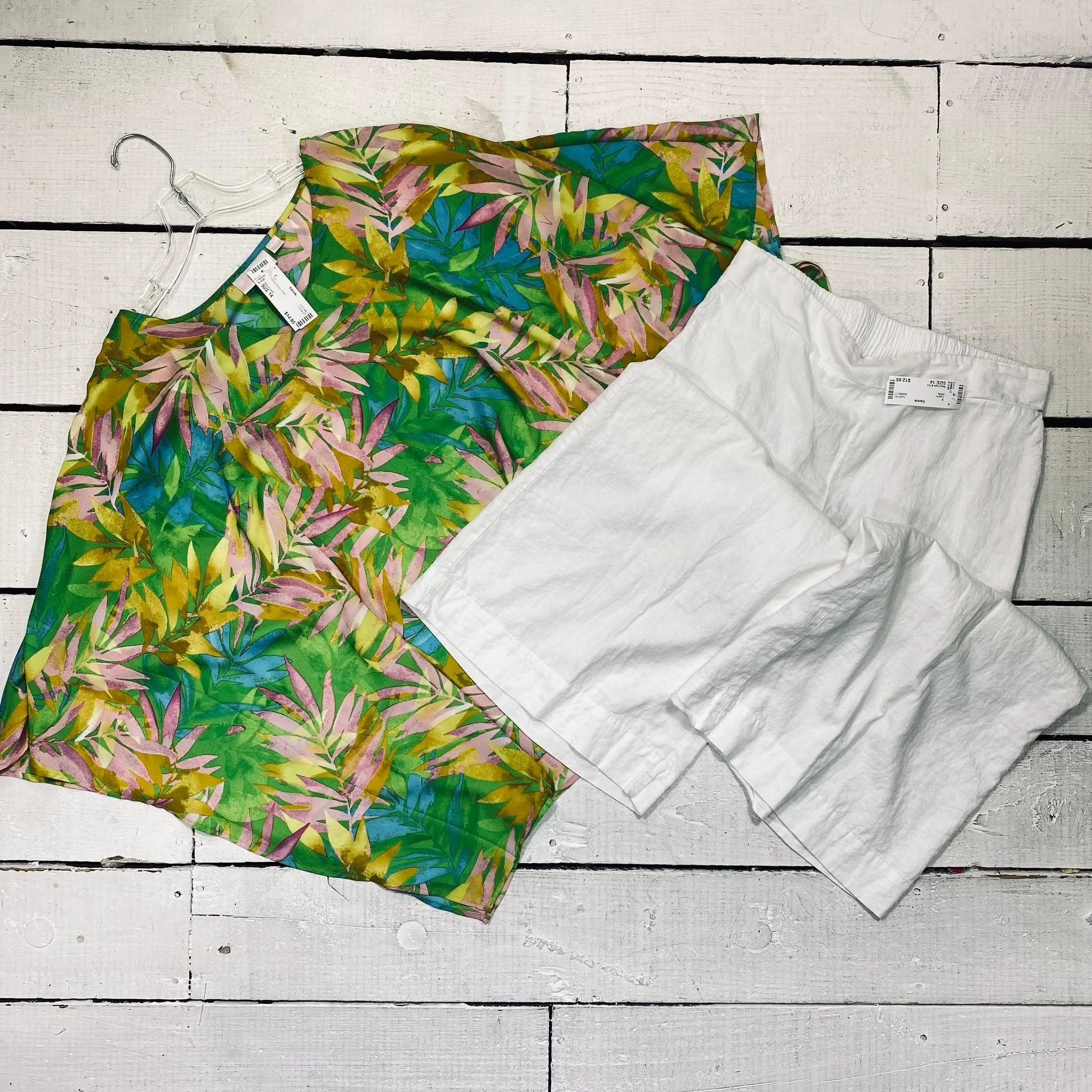 Kim Gravel Top Size 1X, $14.95
New York &amp; Co Capris Size 14, $12.95