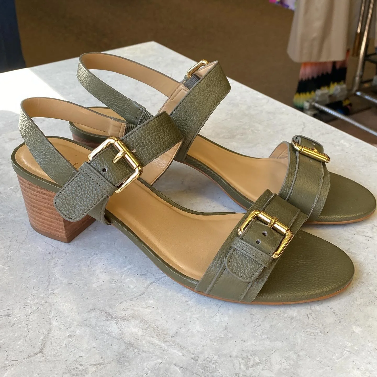 What a nice option for a summer Slingbacks! Talbots size 9.5, $28.95 💚