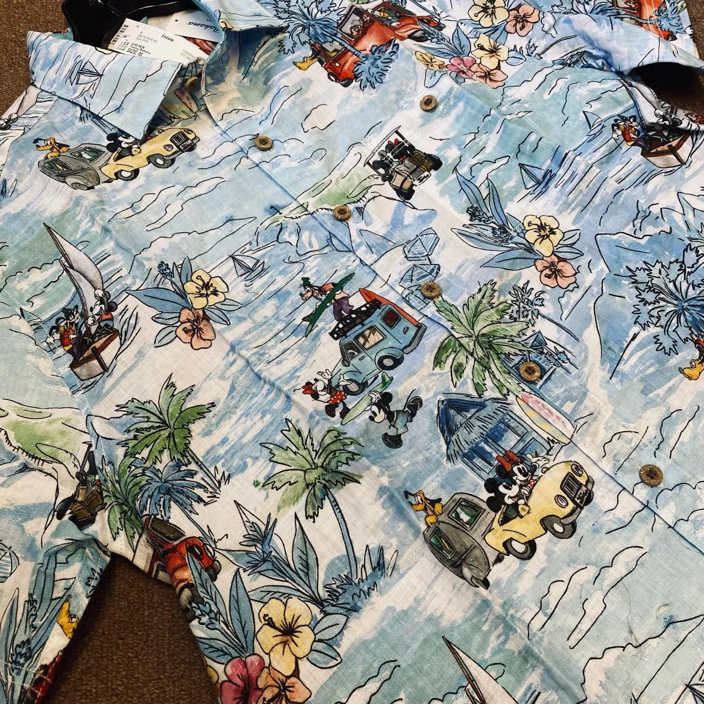 Men&rsquo;s Disney x Tommy Bahama Top Size M, $52.95! 🌊