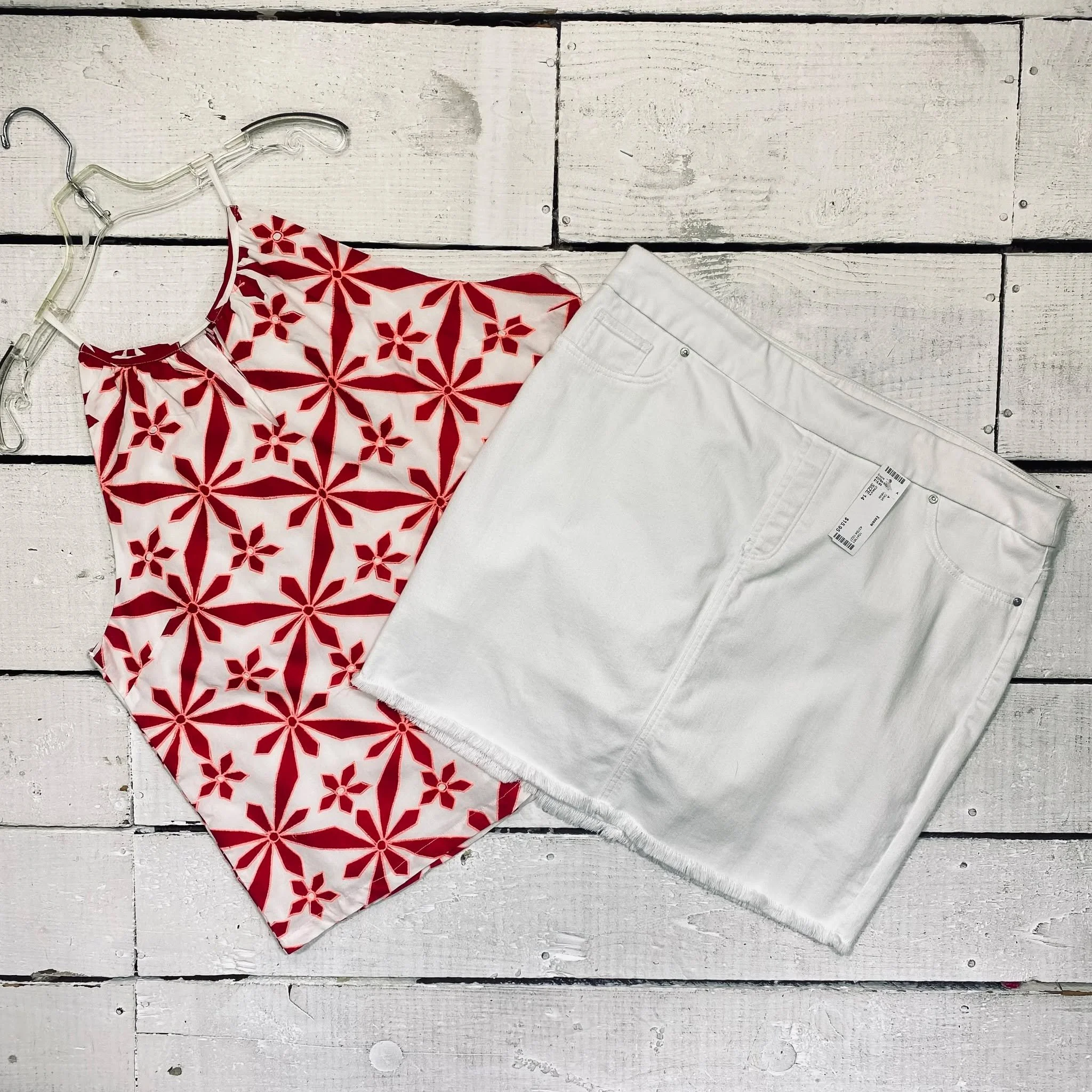 Versona Shell Size XL, $10.95
Chicos Skort Size 14, $15.95