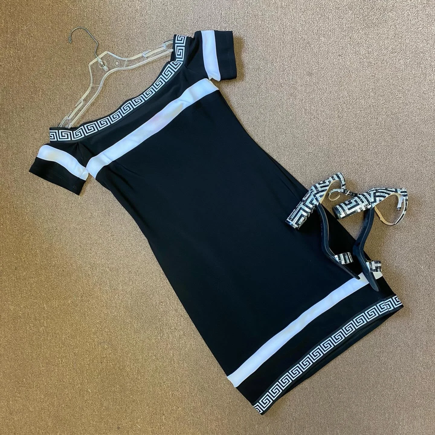 Frank Lyman Dress Size 2, $24.95🤍
INC Pumps Size 7, $24.95 🖤