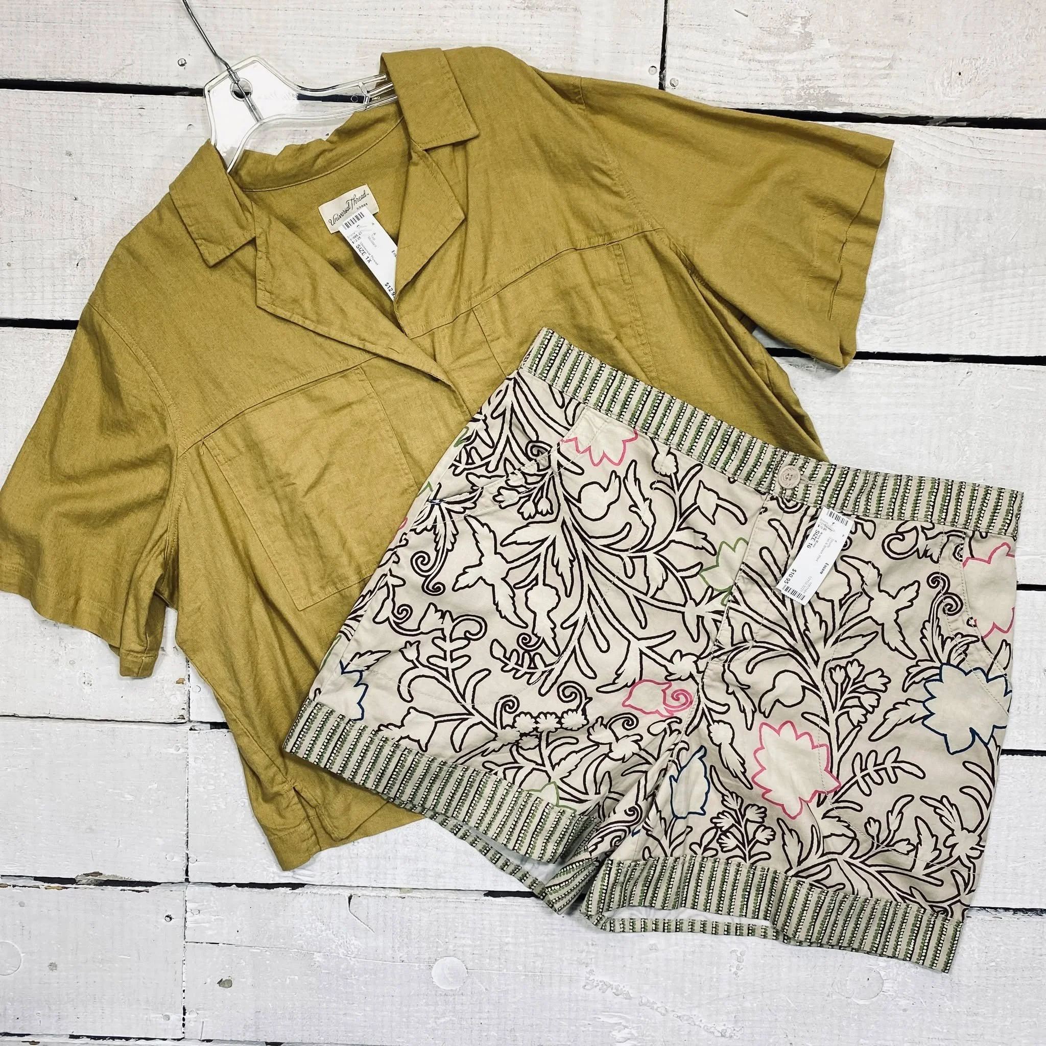 Universal Thread Top Size 1X, $12.95
Knox Rose Shorts Size 16, $10.95