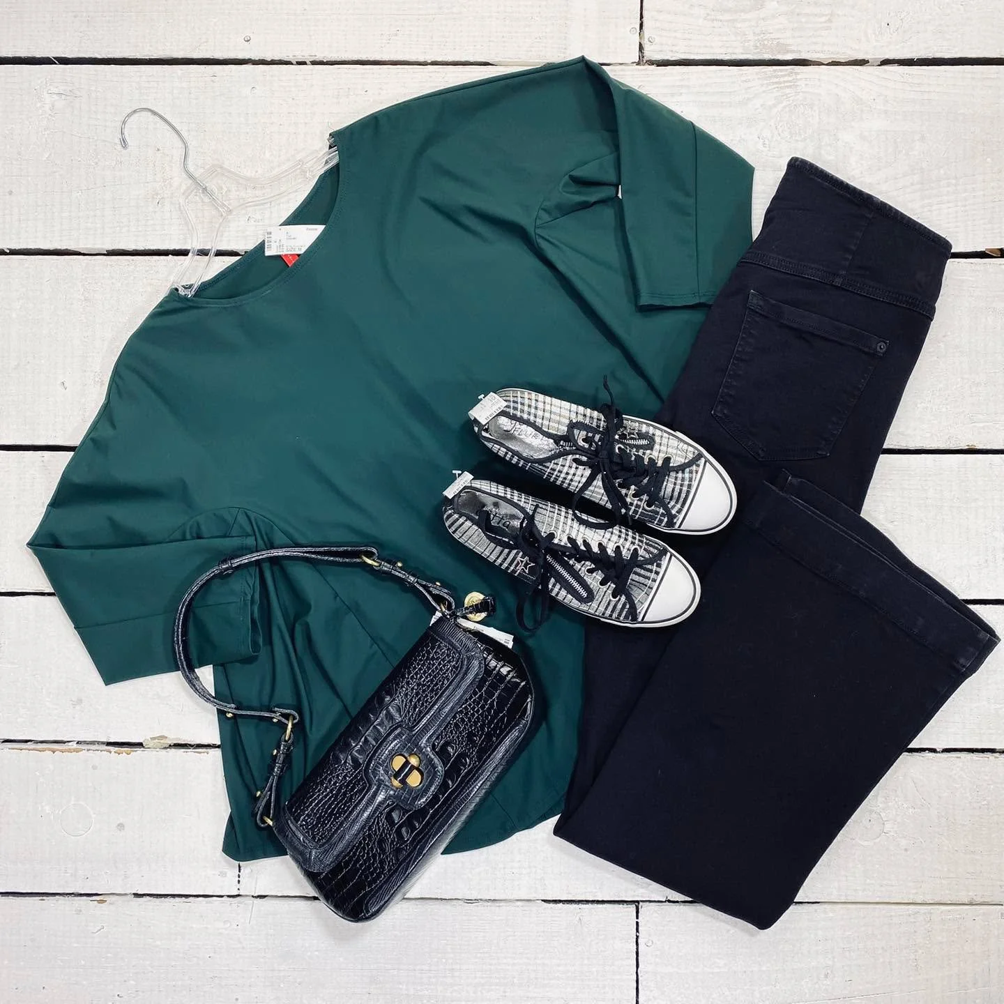 IC by Connie K Top Size M, $18.95
INC Jeans Size 10, $15.99
Gotta Flurt Tennis Size 8.5, $12.99
Brahmin Purse, $64.99