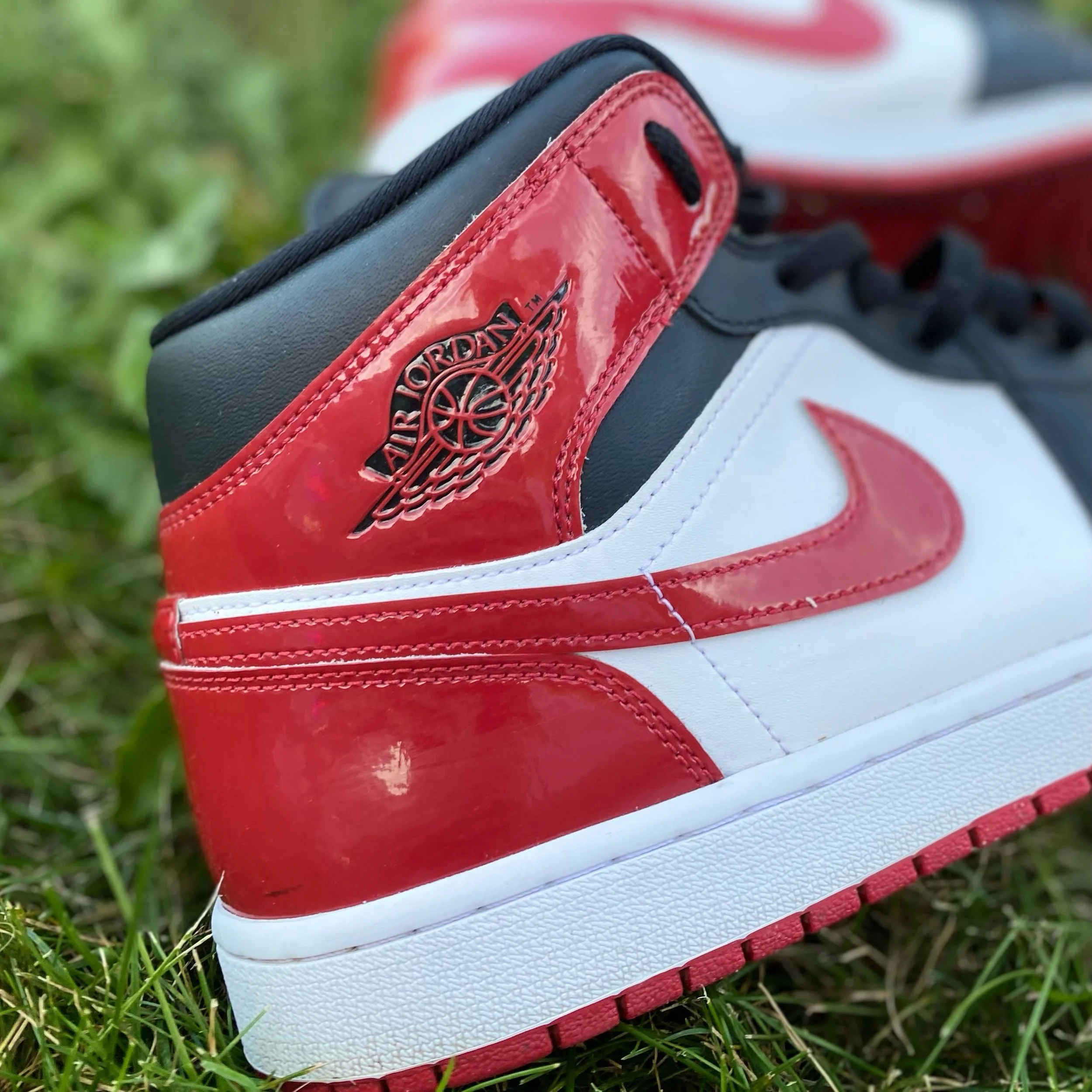 Men&rsquo;s Nike Air Jordans size 11, only $48.99! ❤️🖤
