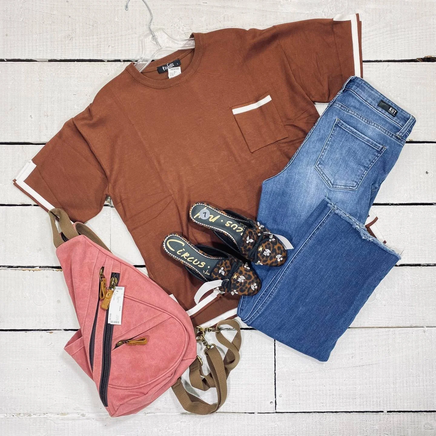 Zanzea Top Size L, $13.99
KUT Jeans Size 8, $19.99
Sam Edelman Slides Size 7, $30.99
KL928 Backpack, $16.99