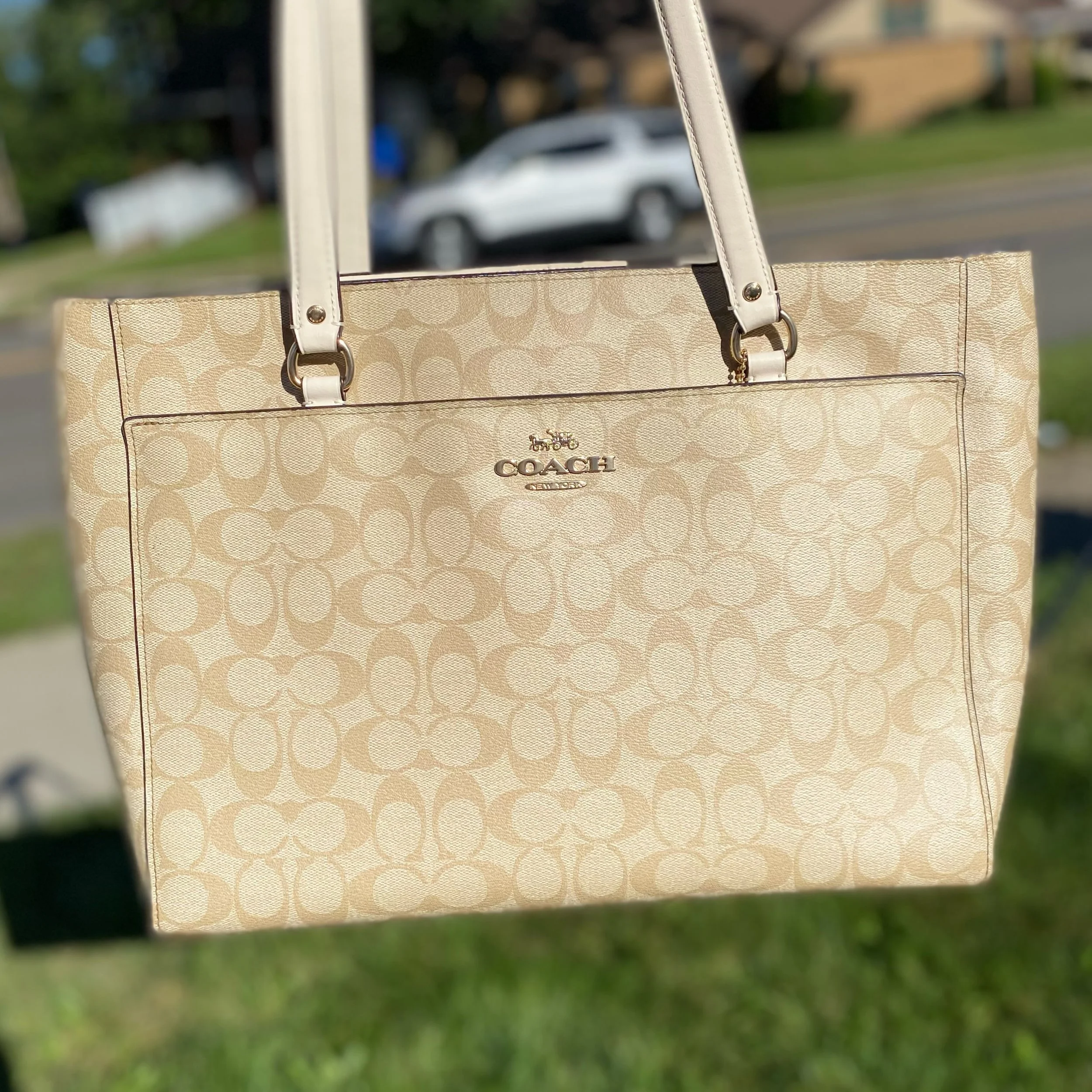 Check out this BRAND NEW Coach Bag!! This Station Tote carries work and everyday essentials with quiet luxury! ✨ It also has the perfect middle pocket for a laptop! Was $295 new, our price $92.99! 🤍